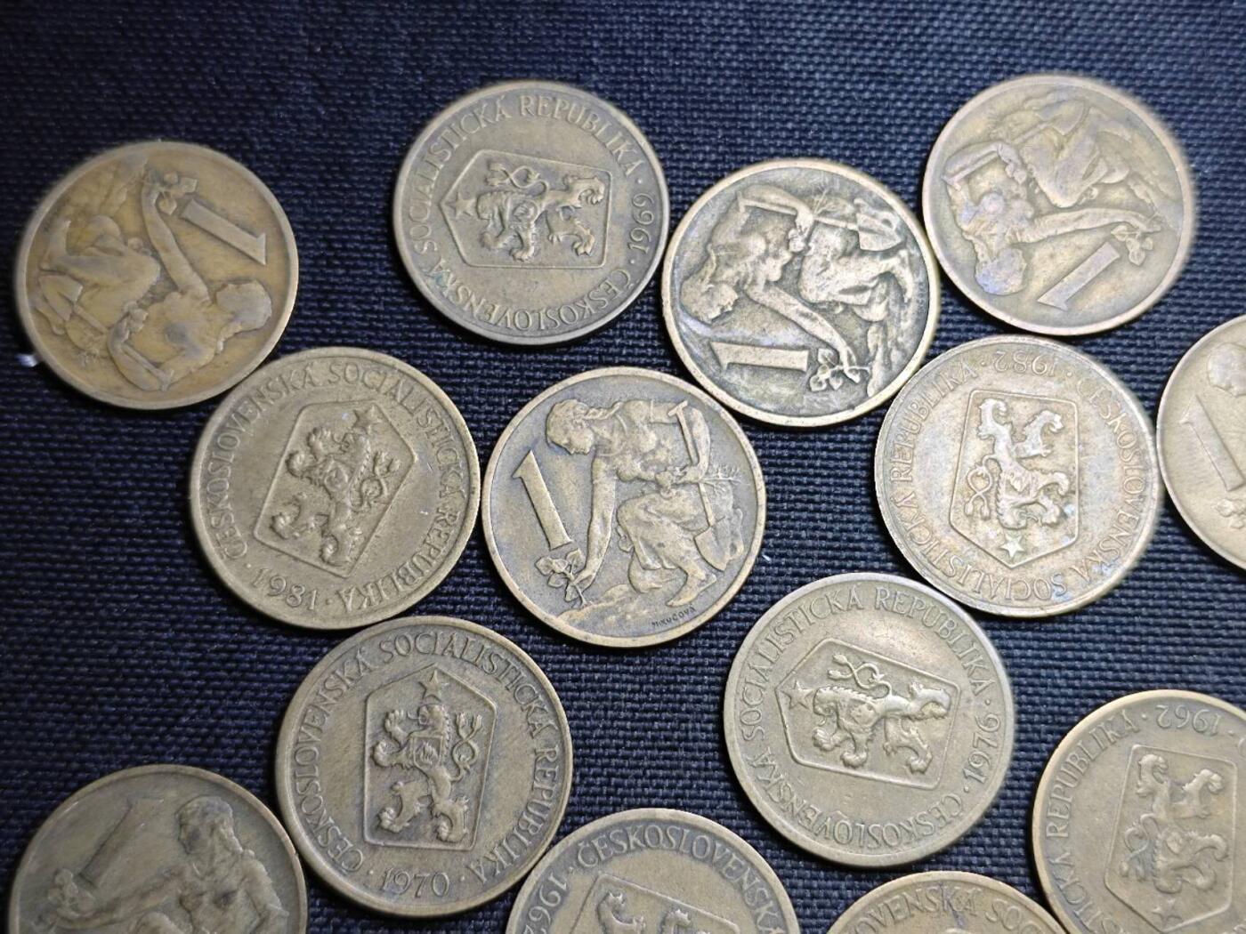 KK钱币收藏小铺  第359场  2月预留时间 周末发货  捷克斯洛伐克一组1克朗铜币26枚