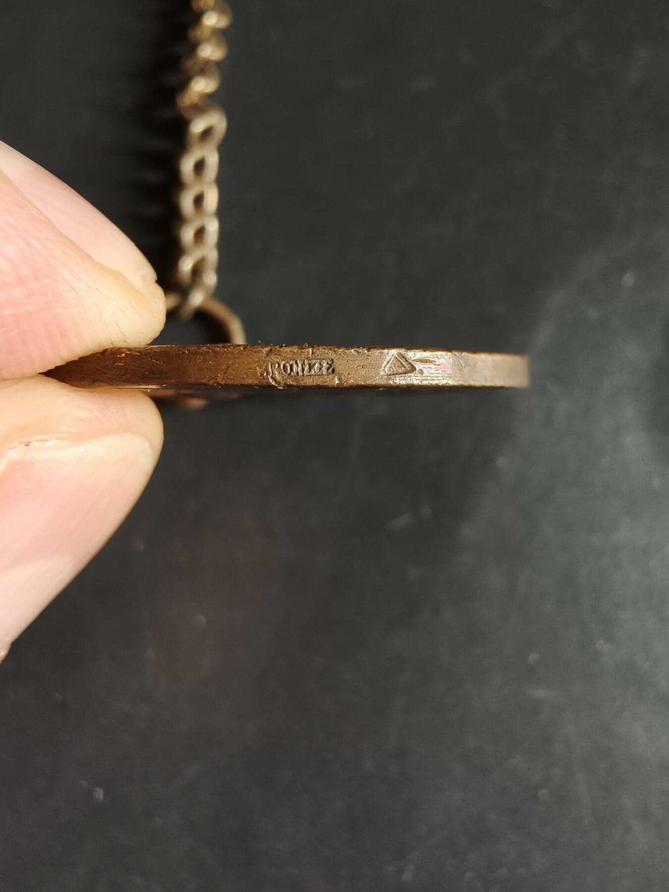 老王徽章第159期  法国射击协会铜奖章     直径36mm.    重量21.9g