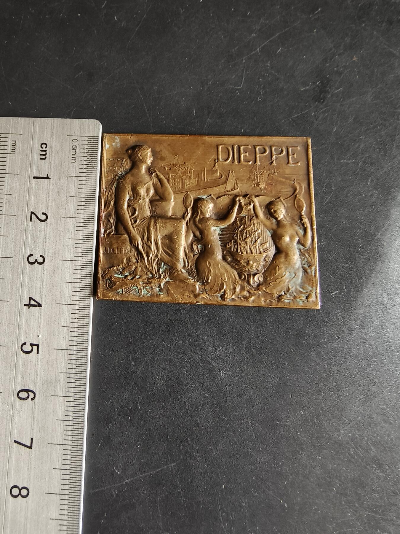 老王徽章第159期  法国迪耶普市方形大铜章     尺寸50×38mm.    重量53.4g