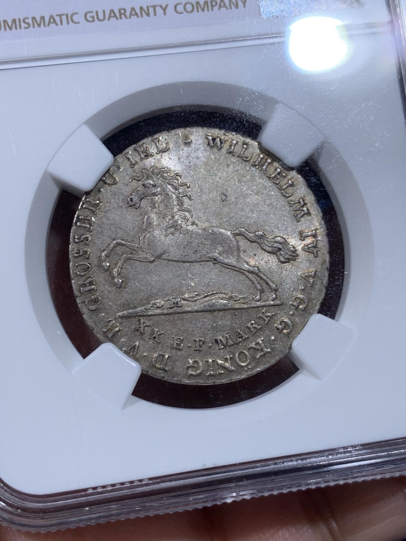 《竞宝斋》第433场 周日，周一 2场连拍 （全场包邮） NGC MS63 德国1831年汉诺威飞马16格罗申银币，稀见状态，银底蕴含着光彩，63分值得收藏。盒子侧面小磕