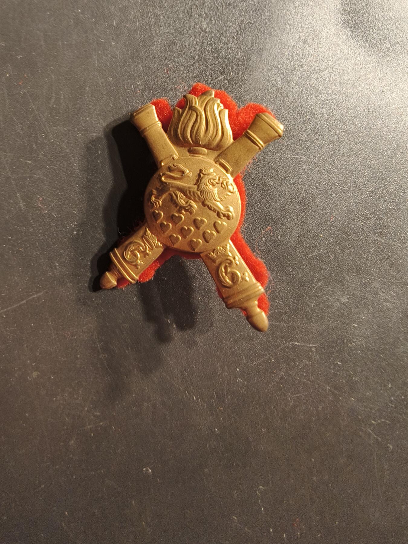 老王徽章第159期 丹麦皇家炮兵团帽徽    底衬完整