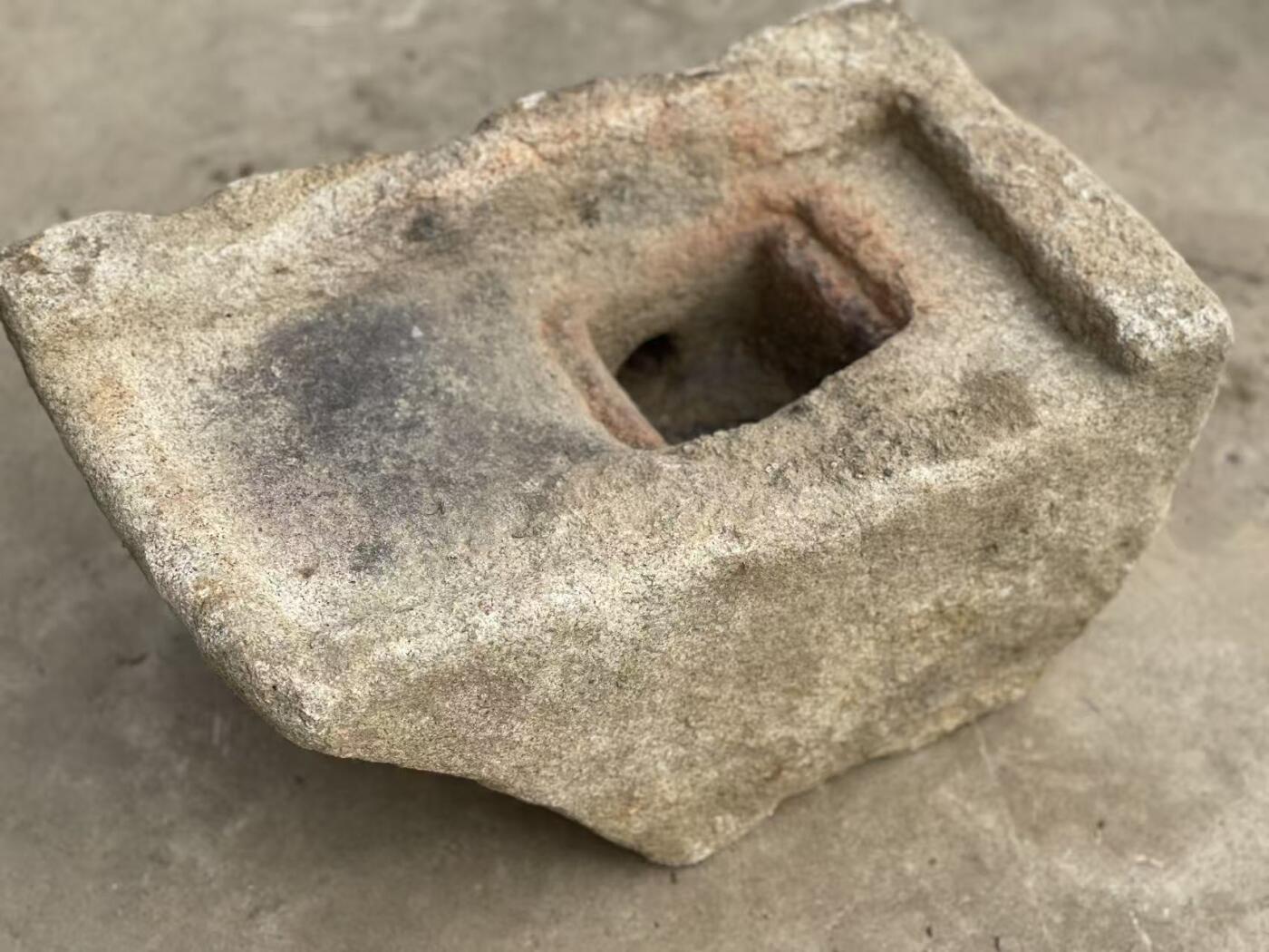 茶室陈设——明代花岗岩石石炉，包老，品相完整，造型美观，独特，长45宽26高22厘米