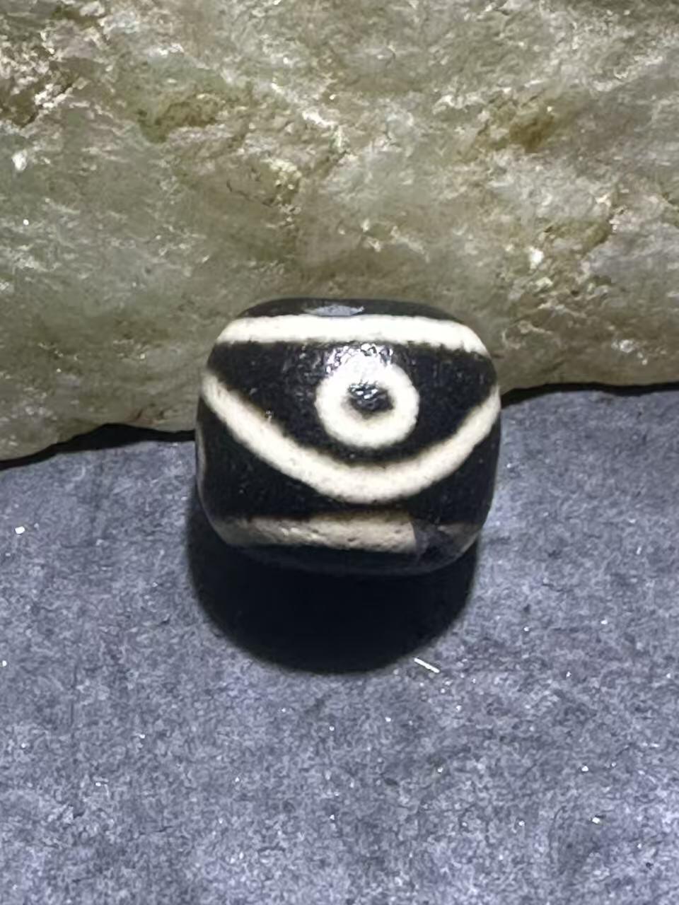 仅此一颗，精品藏传四眼随形天珠一颗，，