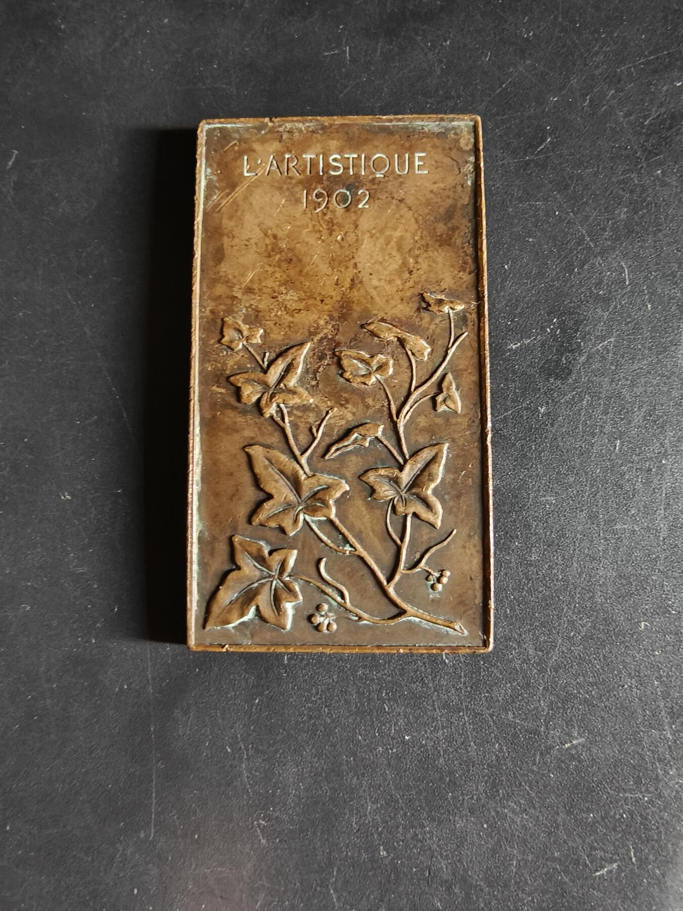 老王徽章第159期  法国天使方形大铜章    尺寸53×28mm.    重量31.6g
