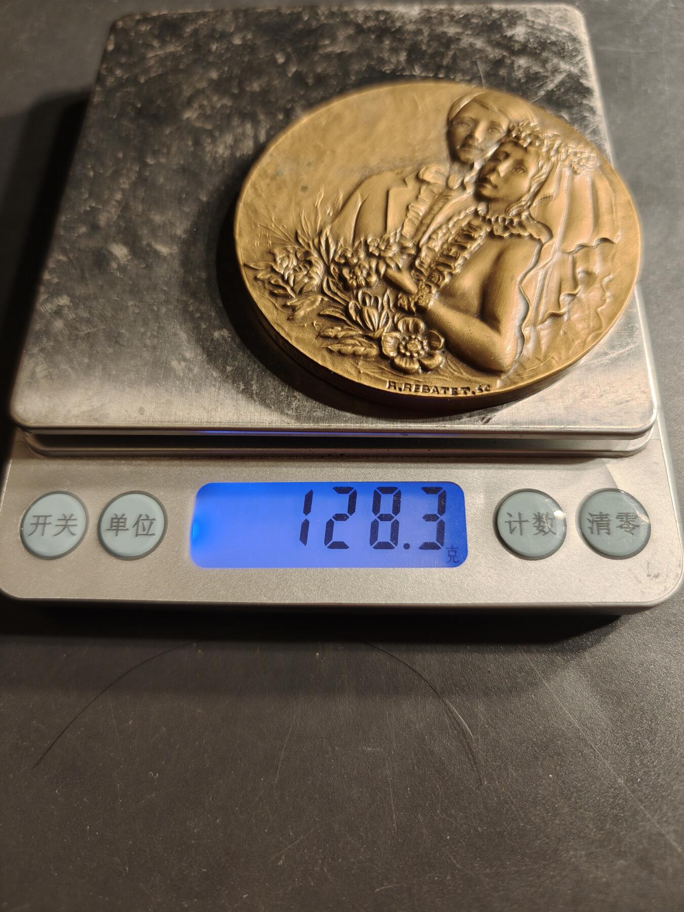老王徽章第159期 法国滨海拉塞讷市婚姻大铜章     直径64mm.   重量128.3g