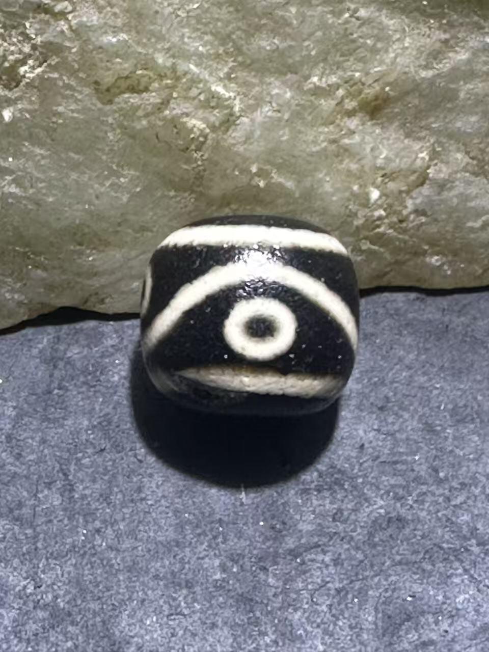 仅此一颗，精品藏传四眼随形天珠一颗，，