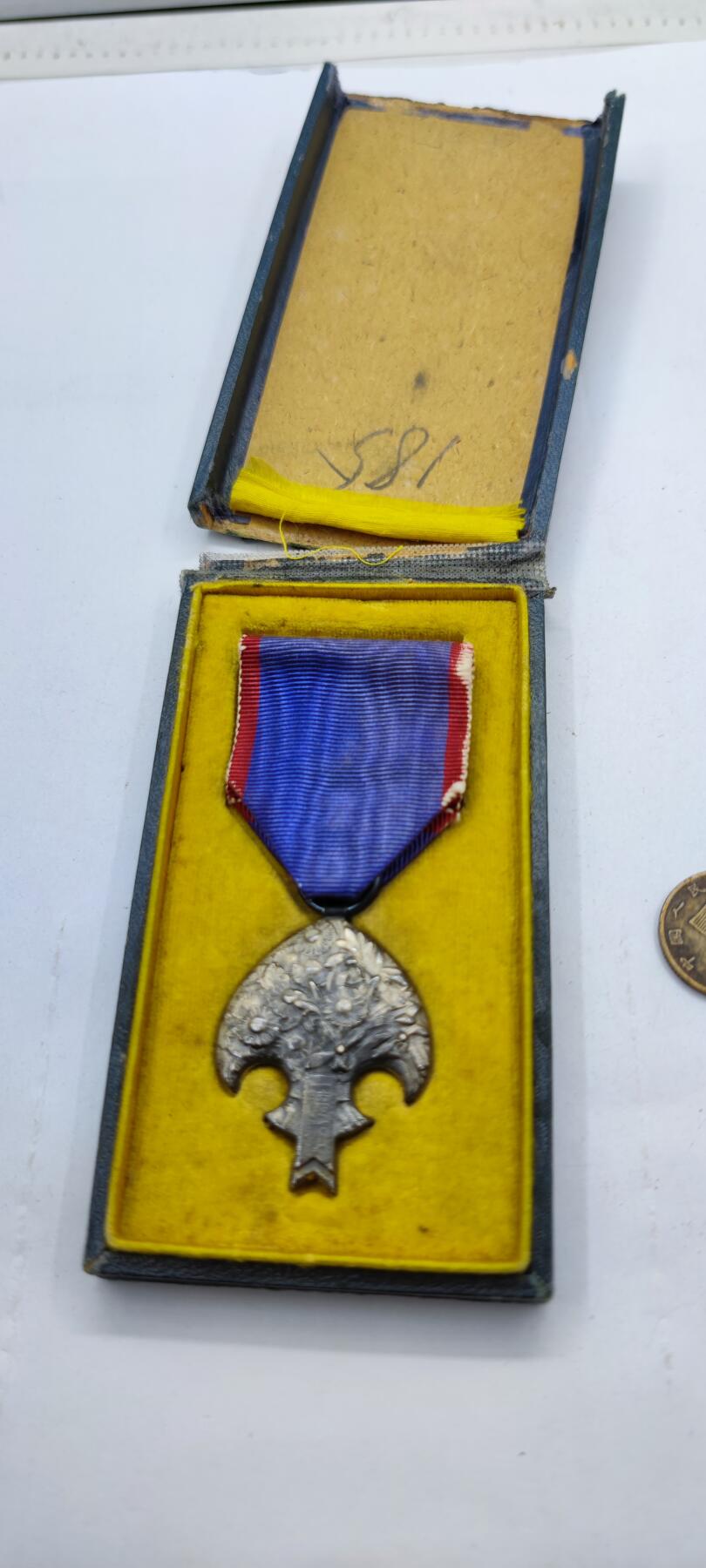 红色经典收藏拍卖专场第28期 勿忘历史勿忘国耻  伪满洲国皇帝访日纪念章带原盒破损