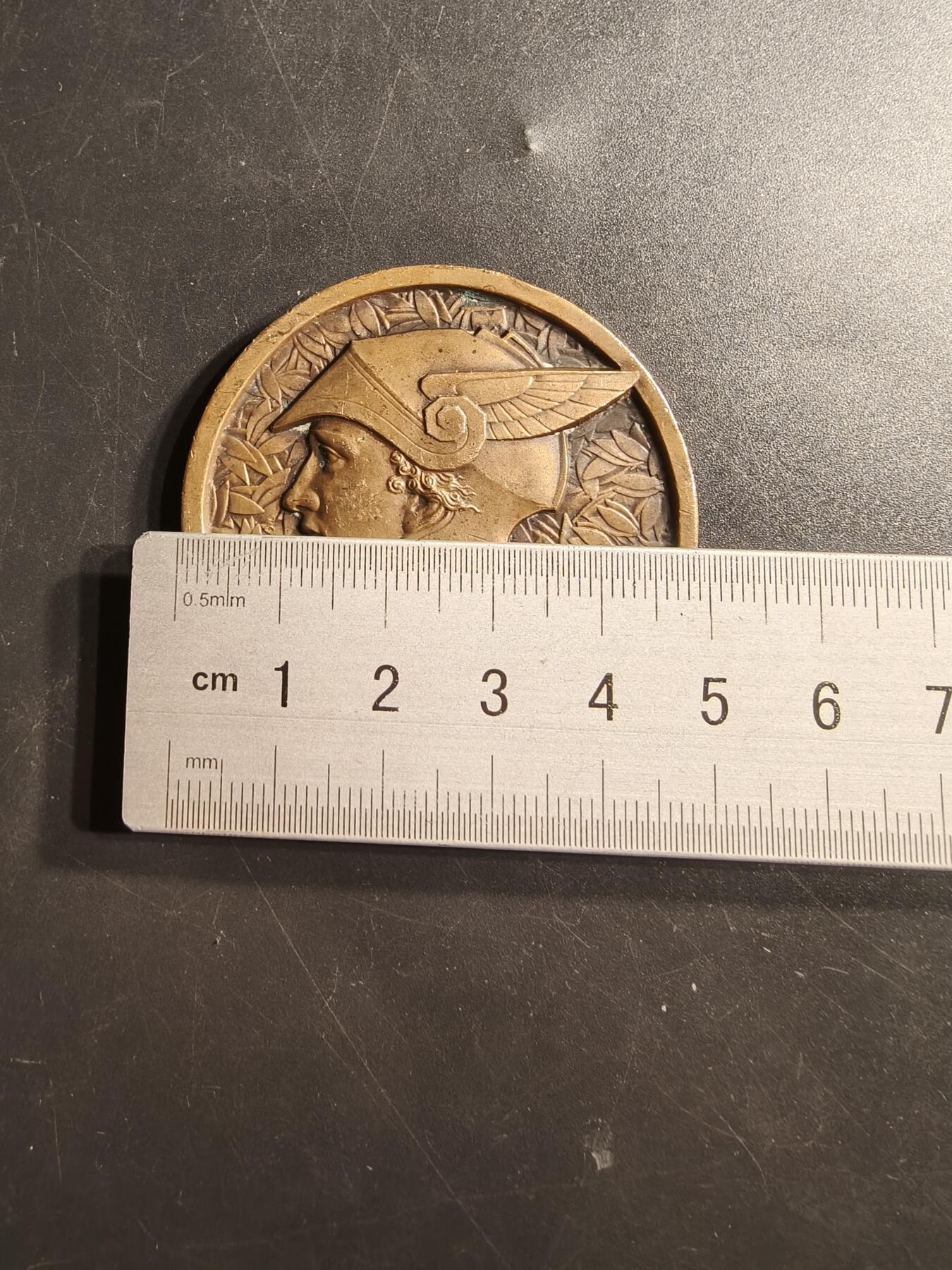 老王徽章第159期  法国戎装玛丽安娜大铜章     F•弗莱斯版本     直径50mm.    重量57.6g