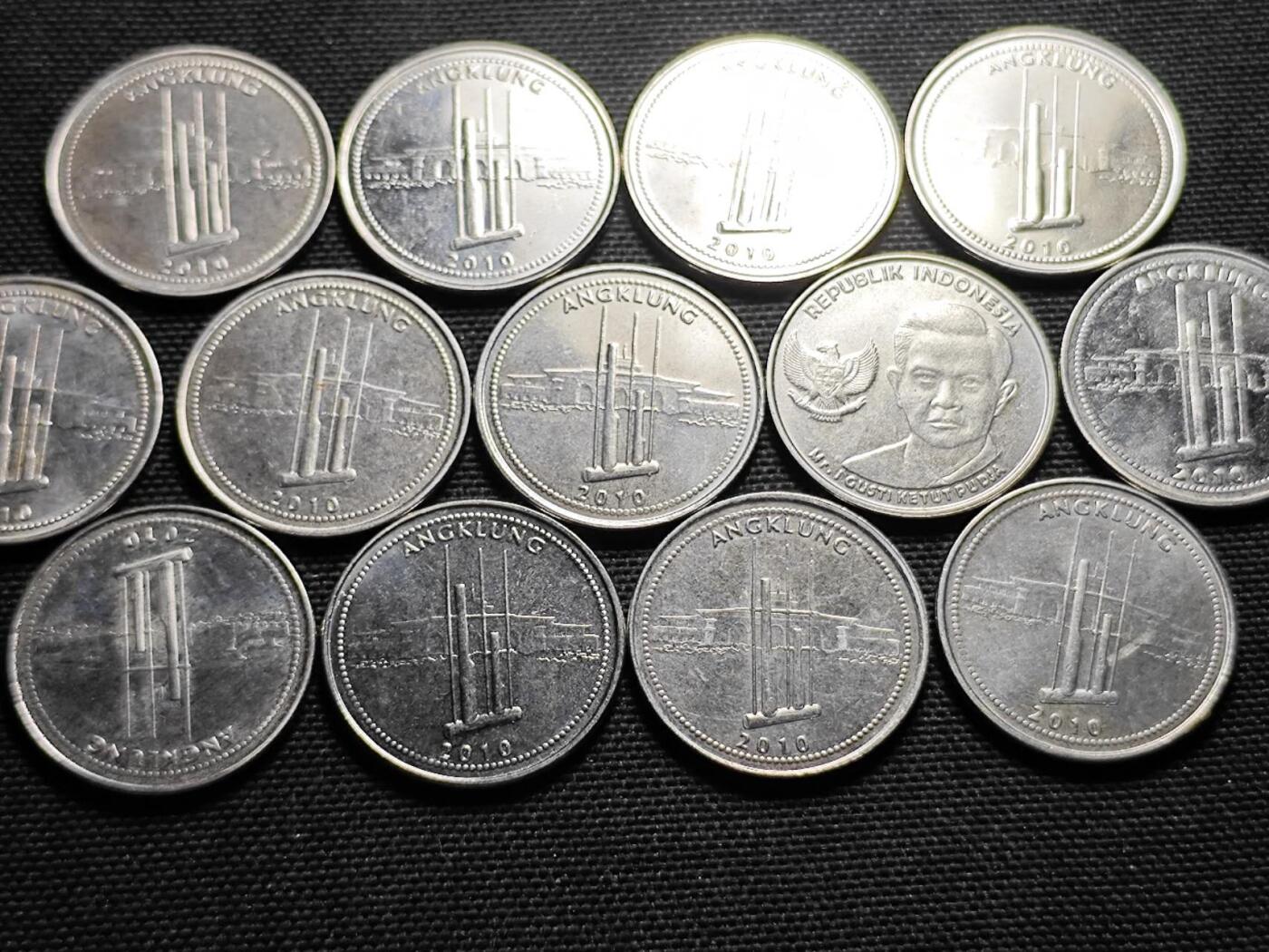 KK钱币收藏小铺  第359场  2月预留时间 周末发货  印度尼西亚1000卢比11枚