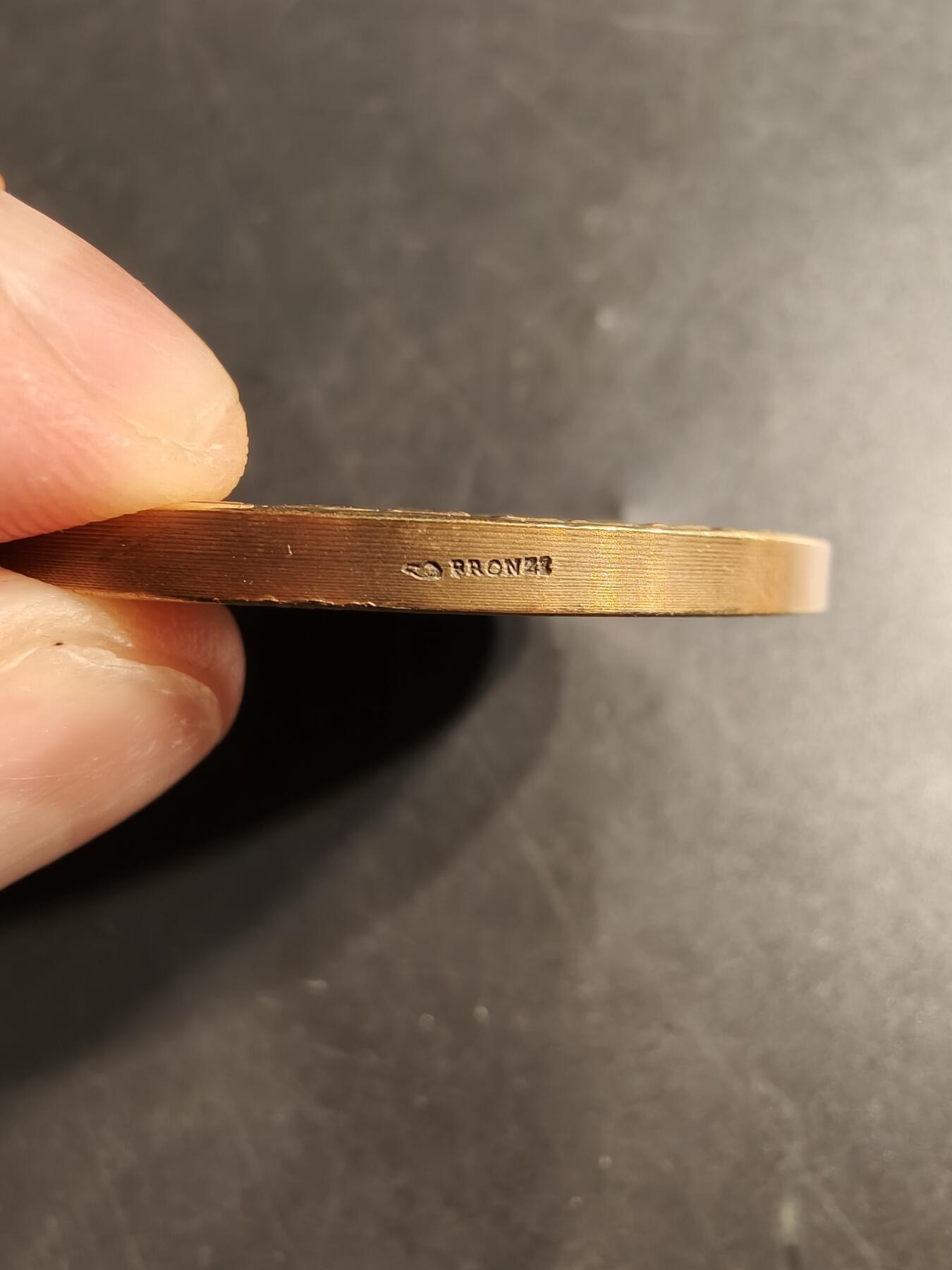 老王徽章第159期 法国农业部巴黎中央马术竞赛大铜章    直径50mm.   重量62.2g