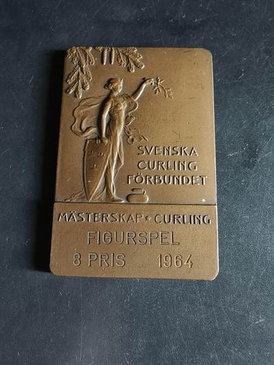 老王徽章第159期 -  瑞典1964 年冰壶联合会方形大铜章     尺寸56×36mm.    重量57.3g