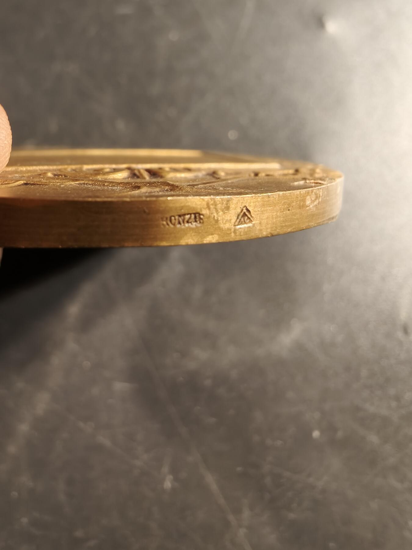 老王徽章第159期 法国勒内·博迪雄大铜章      直径54mm.   重量79.2g
