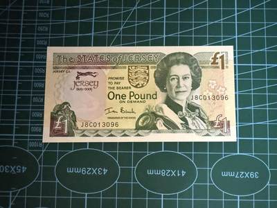 【炜奕收藏】，第四十九期，多套加拿大纸币、港澳靓号 - 2009年泽西1镑纪念钞，UNC品相，号码无47