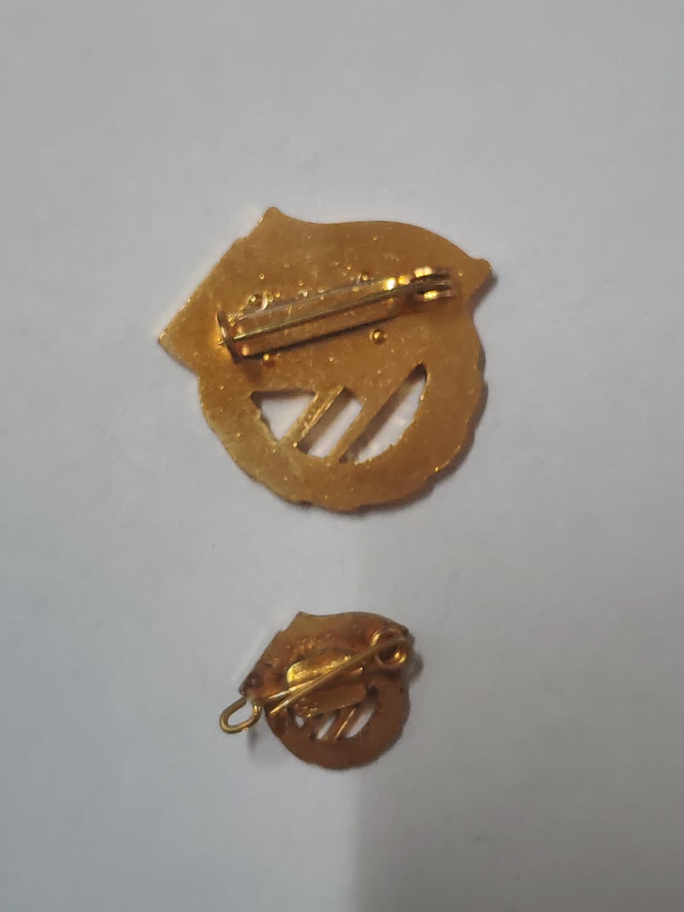 韵星假日拍卖第二十九期 -- Rimey Holidays Auction 29 民主德国金级苏德友好协会证章一套