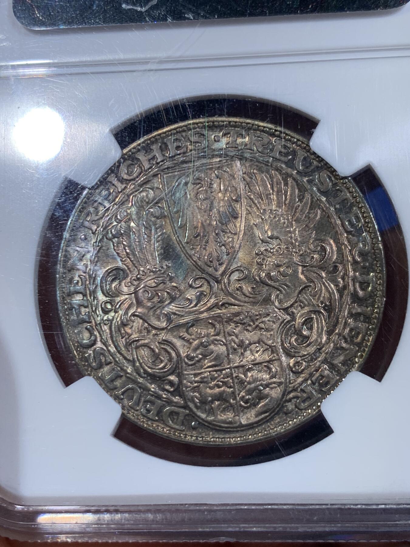 《竞宝斋》第433场 周日，周一 2场连拍 （全场包邮） NGC MS64 德国1927年兴登堡80大寿银质币章，卡尔哥茨经典品种。很少见的老N盒评级章，双面重五彩，底板丝滑如镜，严重低评。实物上手超赞，分数难以描绘的绝佳状态
