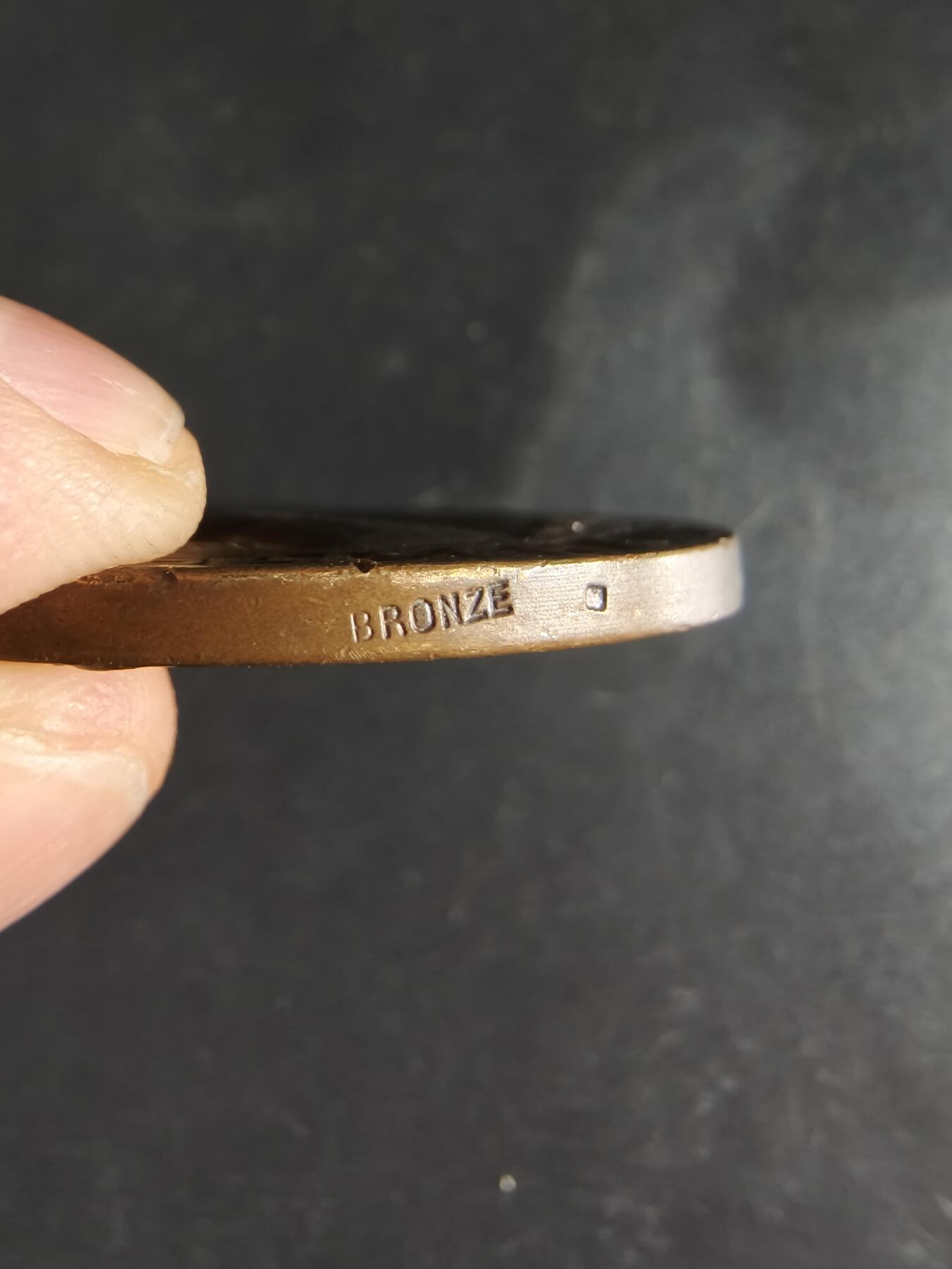 老王徽章第159期  法国国家抗结核病委员会大铜章     直径49mm.    重量52g