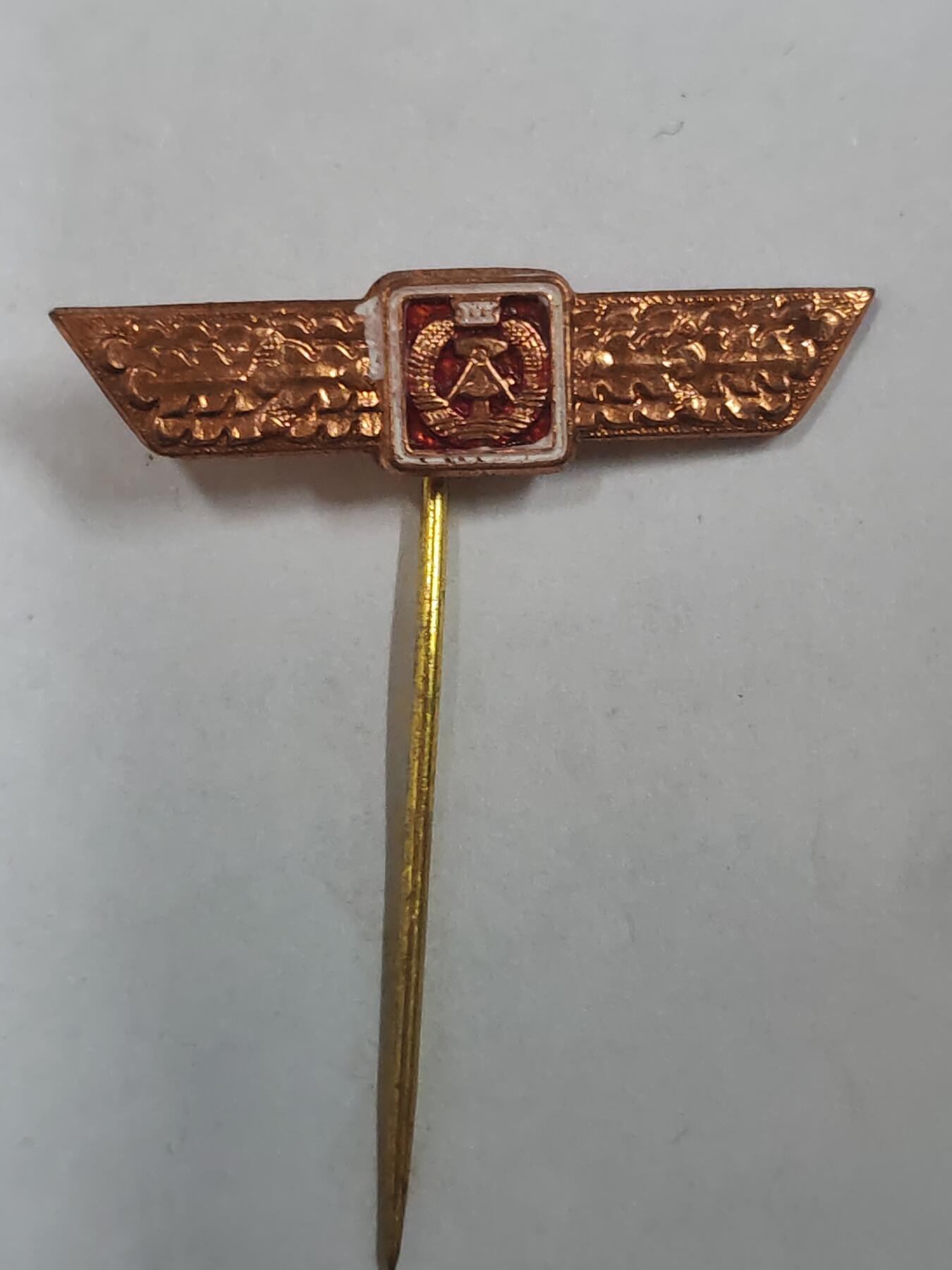 韵星假日拍卖第二十九期 -- Rimey Holidays Auction 29 民主德国63版通用三级技能章mini插针
