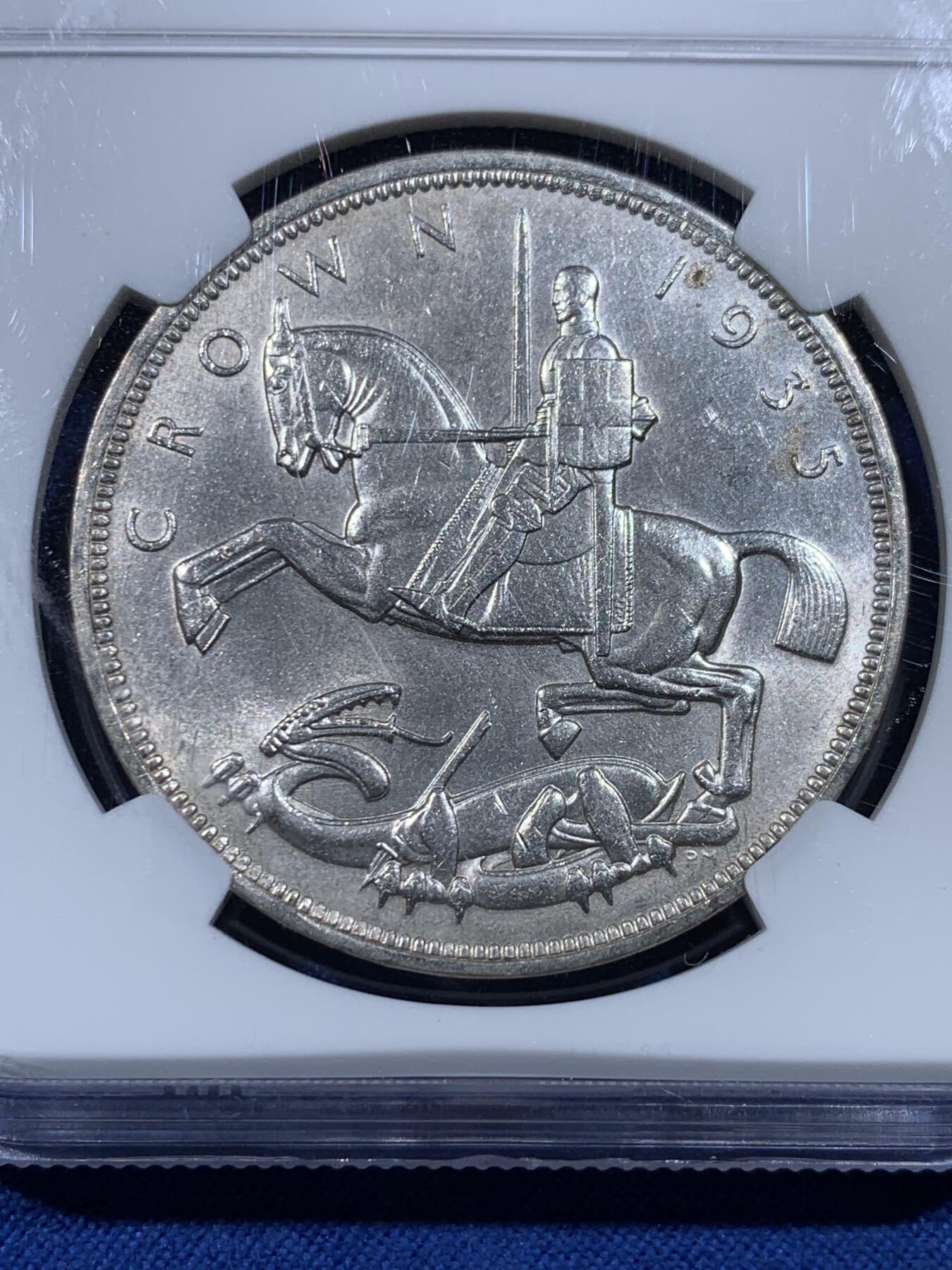 《竞宝斋》第433场 周日，周一 2场连拍 （全场包邮） NGC MS62 英国1935年木马剑1克朗大银币，乔治五世在位25周年，送个乔五1弗罗林银币