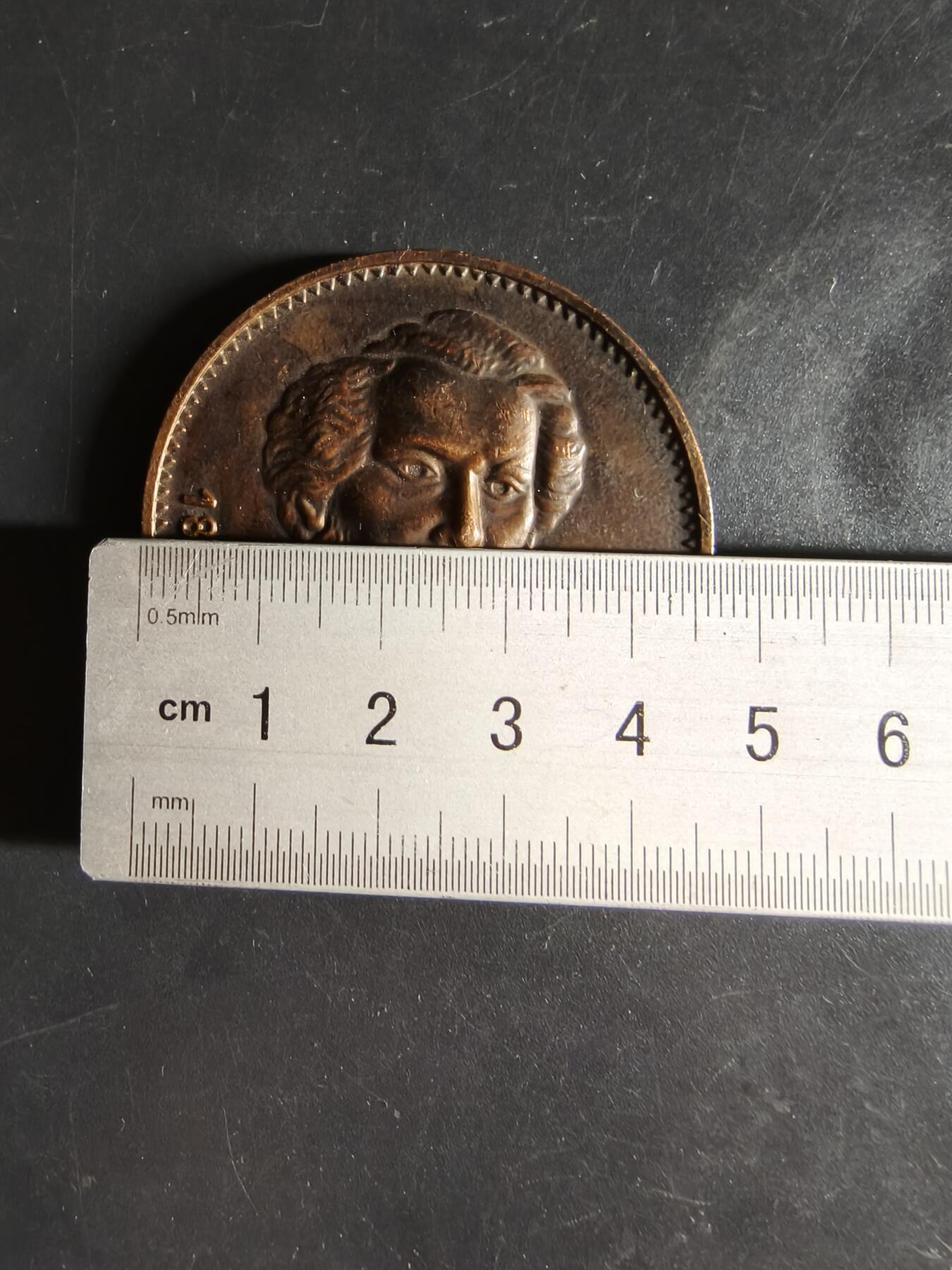老王徽章第159期  美国发明家塞缪尔·柯尔特大铜章     直径46mm.    重量57.5g     柯尔特公司的创始人