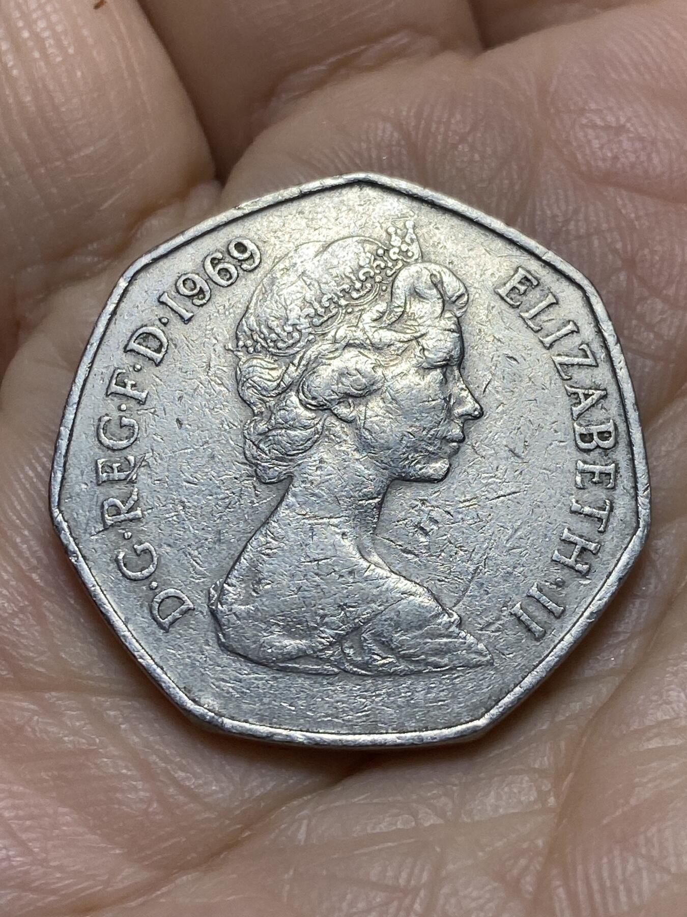 2025年第一百一十八场(总第一百四十四场）外国好品散币(免佣金) 英国🇬🇧1969年50新便士(伊丽莎白二世中年花冠，十进制第一版首发年)
