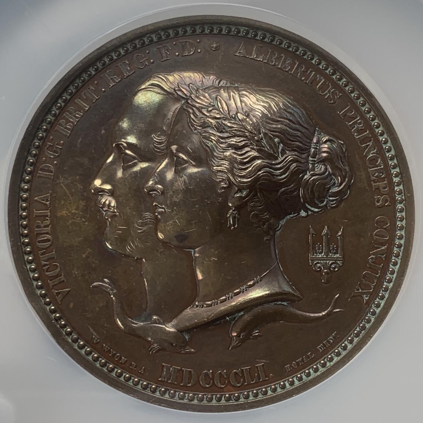 掌中浮雕-藏着的欧洲第039场 NGC UNC : 1851年英国伦敦世博会铜章，64mm，发行量仅300多枚，设计者为W.Wyon，此版本作为颁发给评审评委会的奖章，少见品种