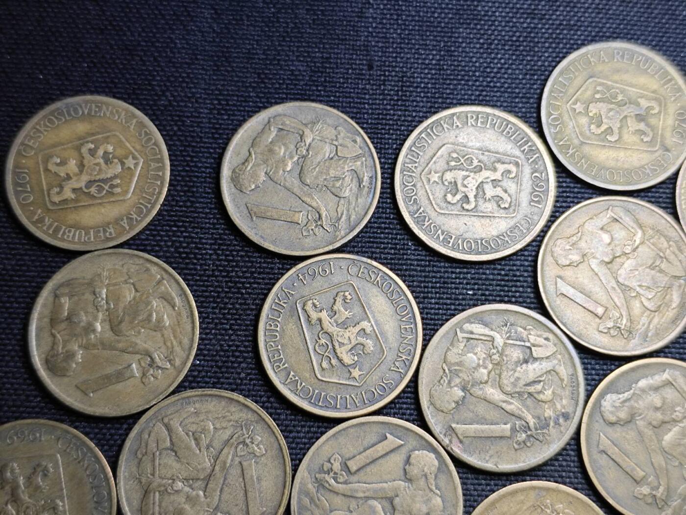 KK钱币收藏小铺  第359场  2月预留时间 周末发货  捷克斯洛伐克一组1克朗铜币26枚