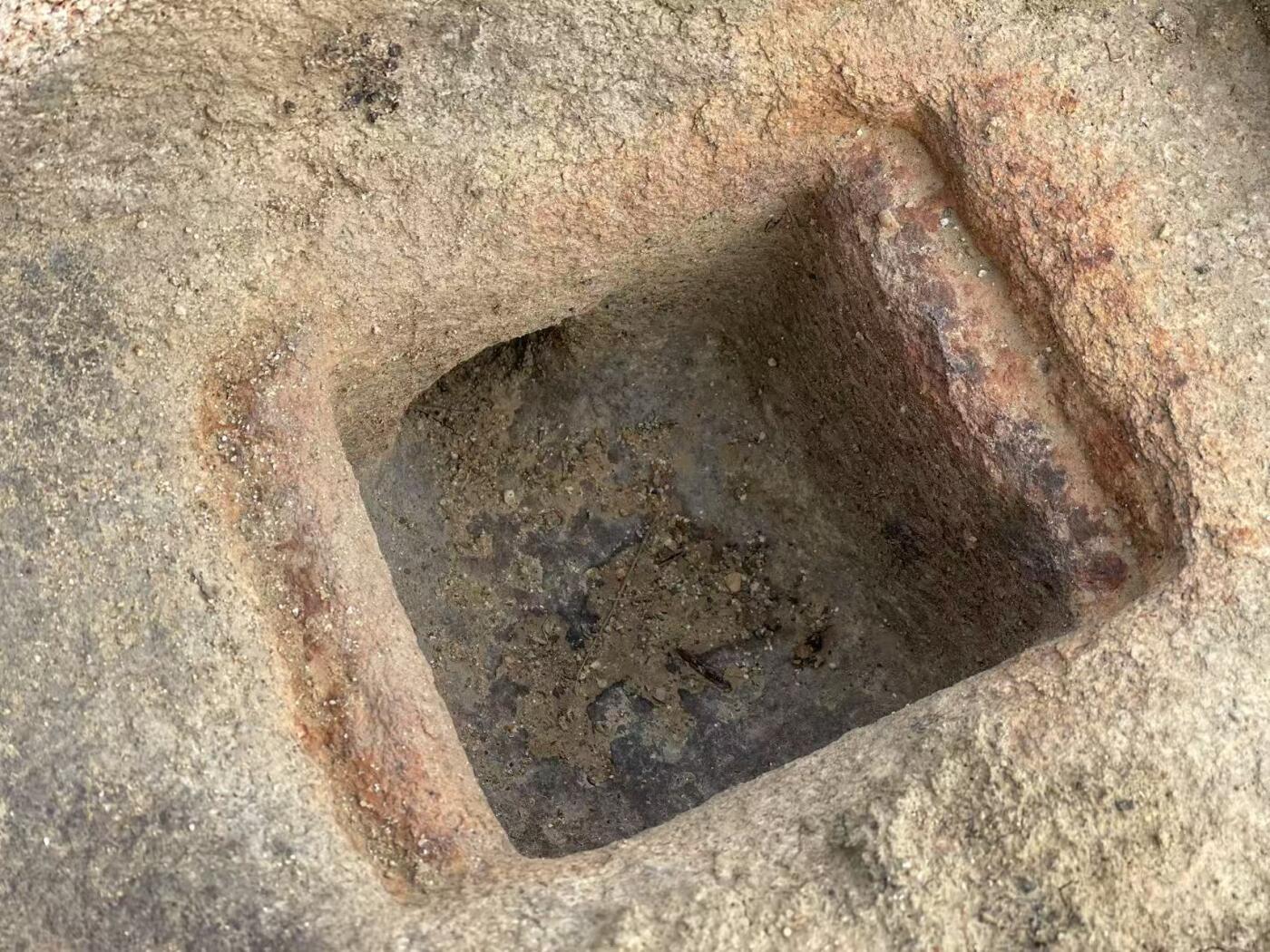 茶室陈设——明代花岗岩石石炉，包老，品相完整，造型美观，独特，长45宽26高22厘米