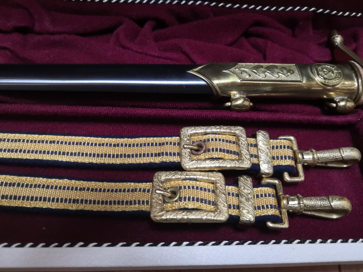 红色经典收藏拍卖专场第28期 保真东德司令佩剑  全套 未开刃 不含衣服