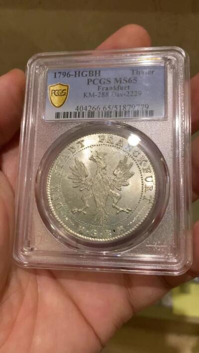 《竞宝斋》第433场 周日，周一 2场连拍 （全场包邮） 冠军分 PCGS MS65 德国 1796 法兰克福 烤鸡泰勒大银币 十字转光 顶级状态 深打凝霜 可遇不可求的状态