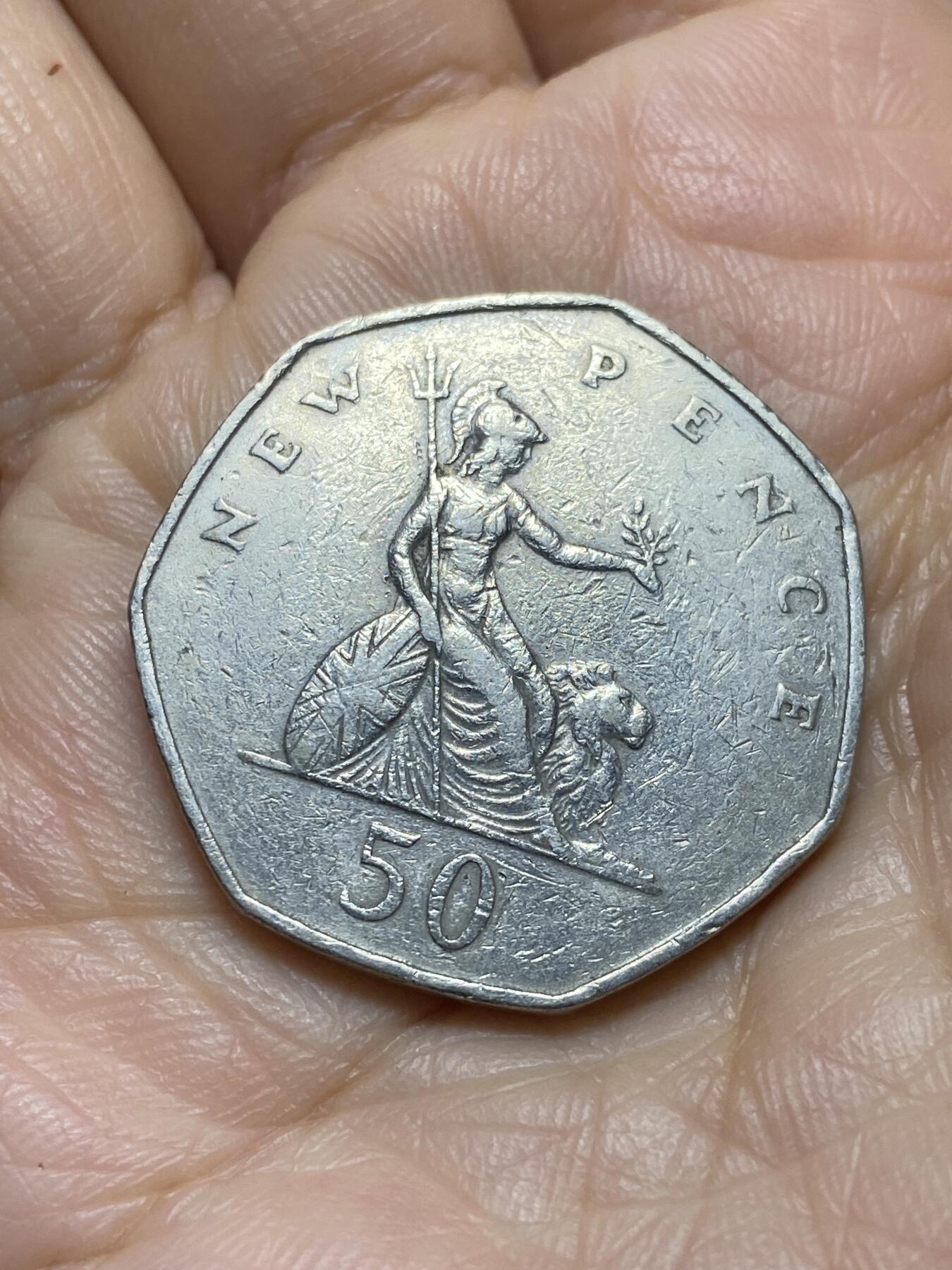2025年第一百一十八场(总第一百四十四场）外国好品散币(免佣金) 英国🇬🇧1969年50新便士(伊丽莎白二世中年花冠，十进制第一版首发年)