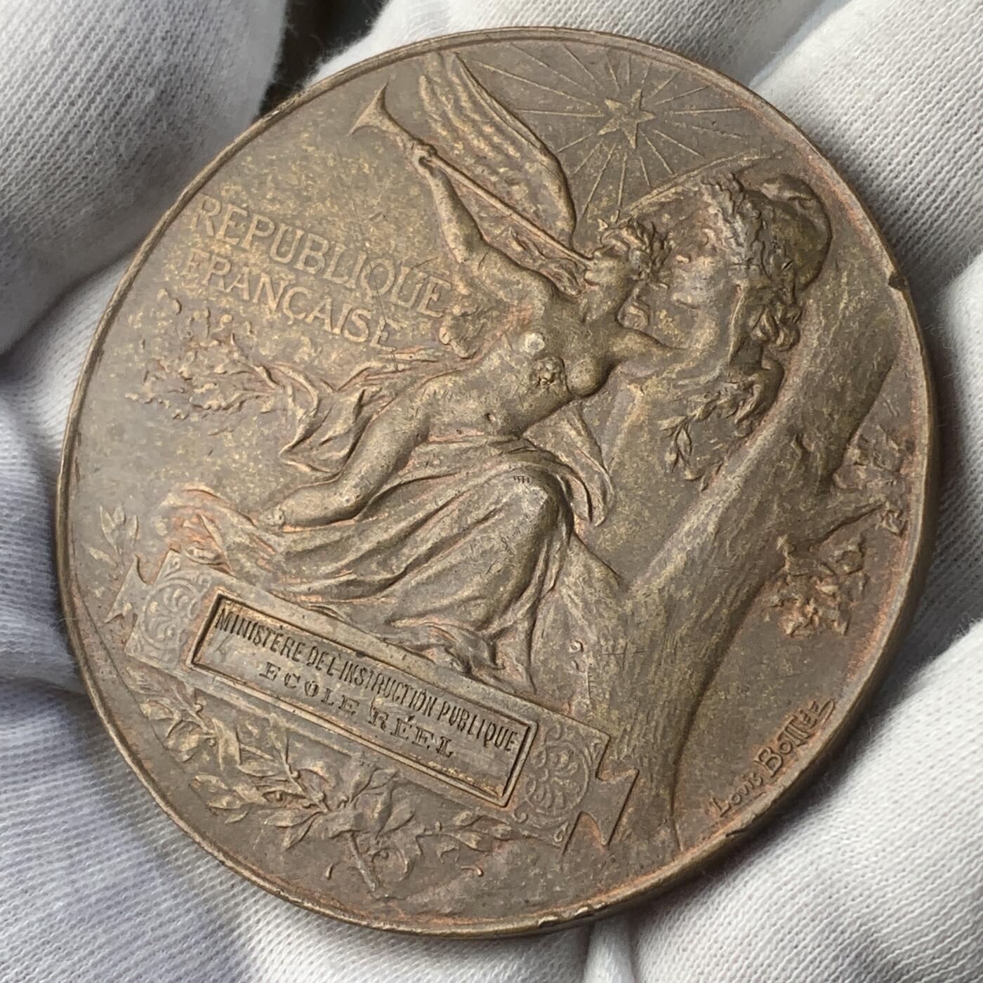 掌中浮雕-藏着的欧洲第039场 1889年法国巴黎世博会铜章，63mm，实发阴刻奖牌少见，雕刻家路易.博泰（L.Bottee）作品