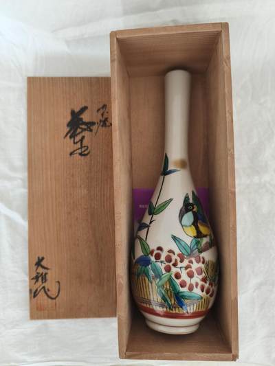 海外回流精品拍卖11.2 - 原盒全新有陶历九谷大雅花瓶一只