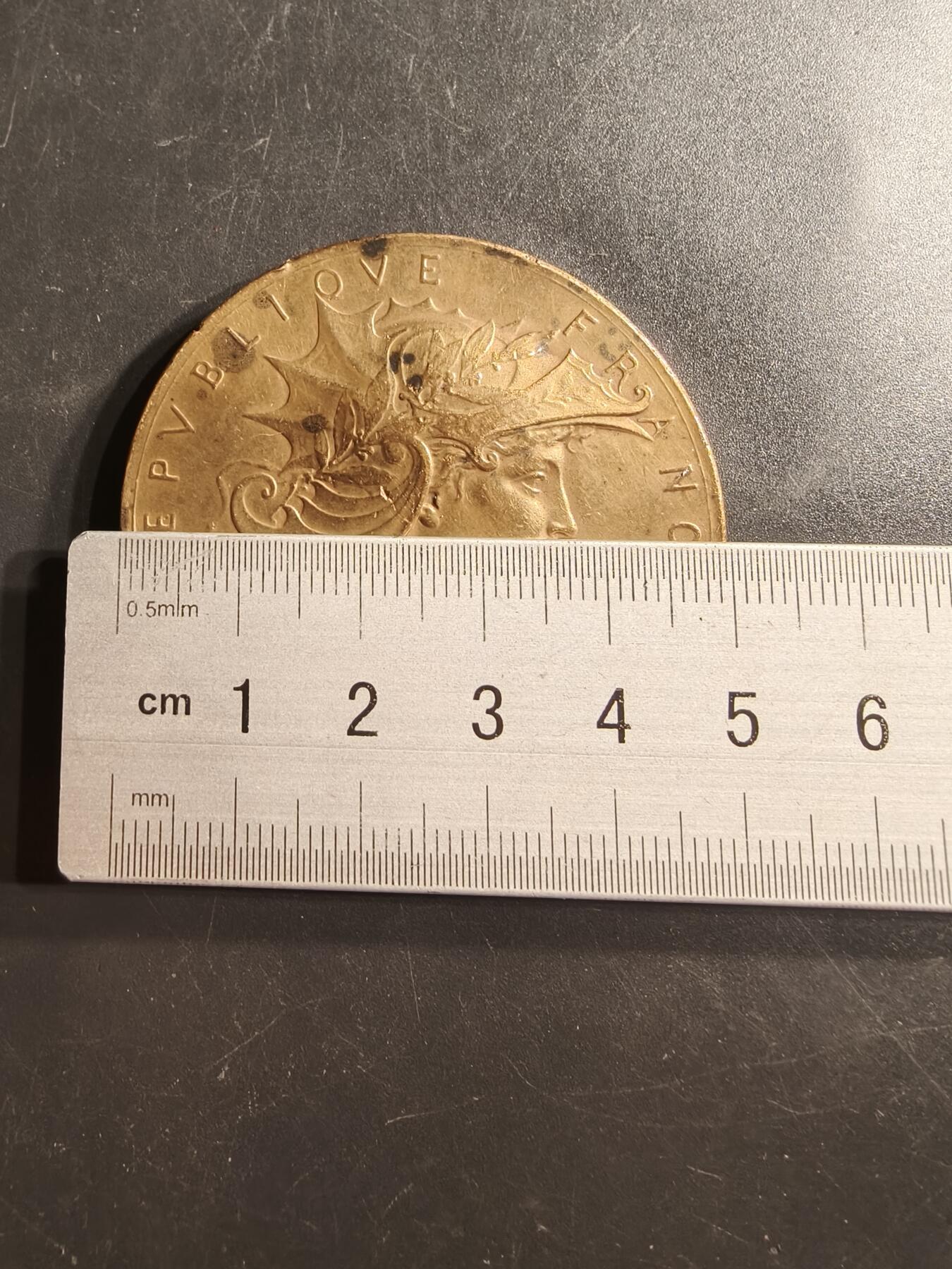 老王徽章第159期 法国战争部射击大铜章    亨利杜布瓦作品     直径50mm.   重量62.9g