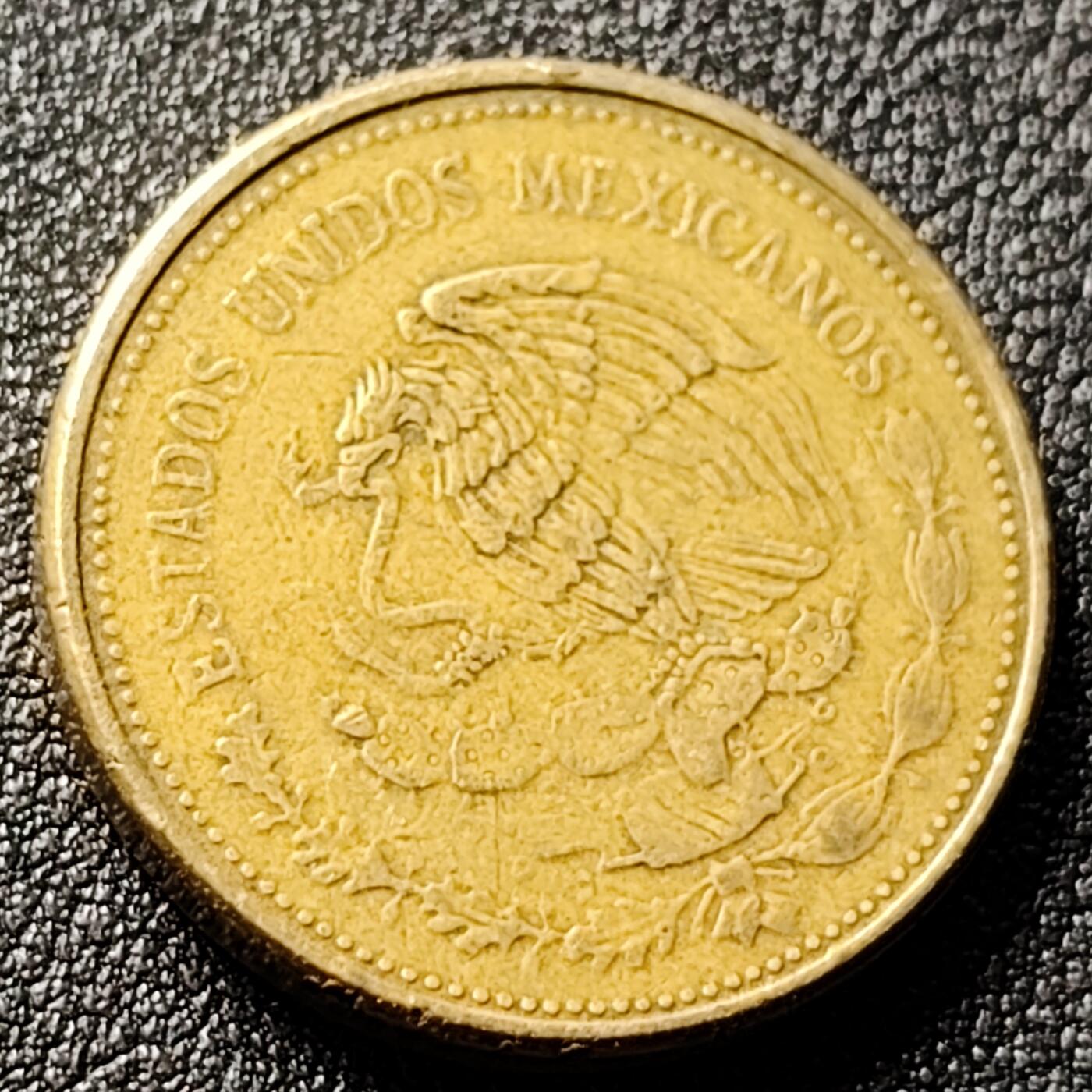 泉币菌-第118场-精品福利场 墨西哥100比索第一任立宪总统卡兰萨 铜26mm 