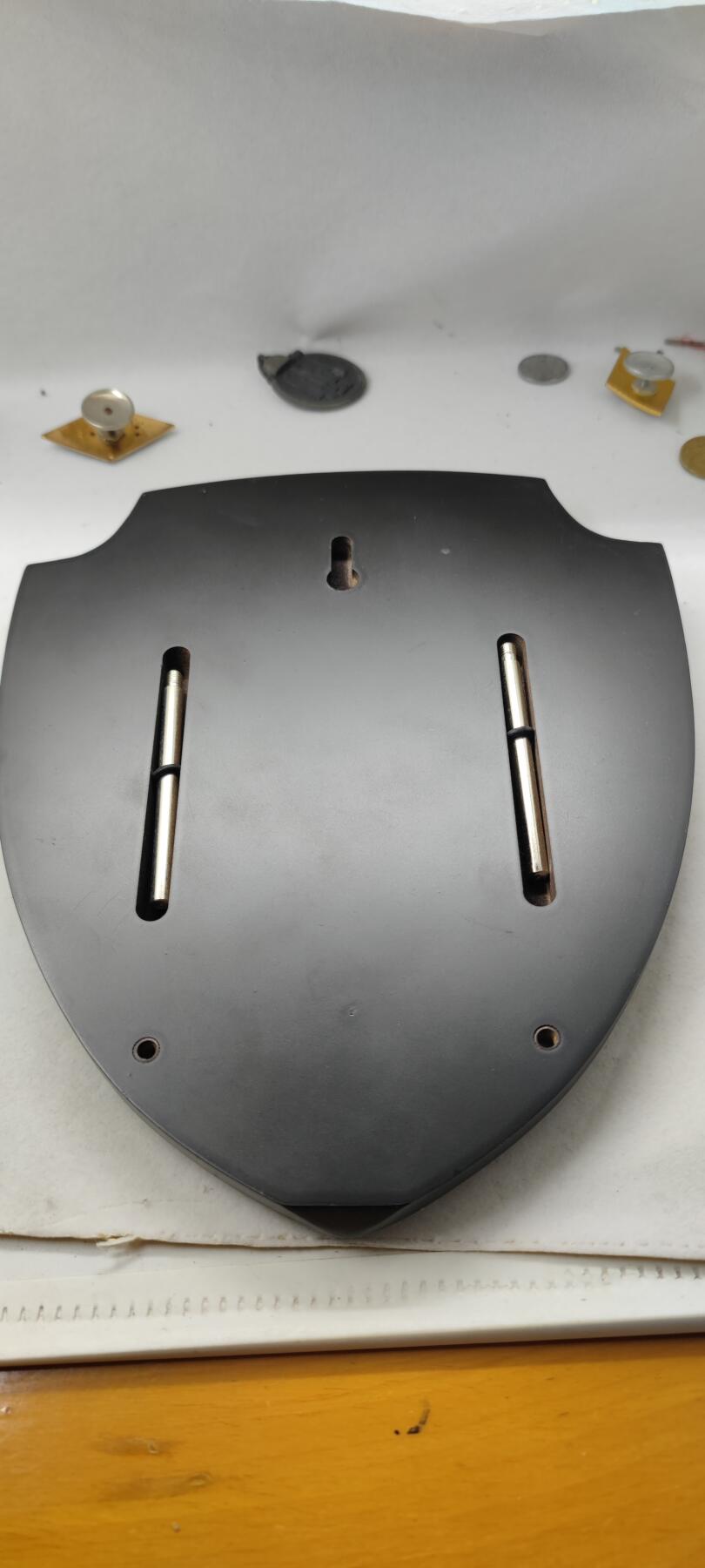 红色经典收藏拍卖专场第28期 库存品相 辽宁舰盾章带原盒  出访纪念品  不含笔记本电脑  可挂 可摆