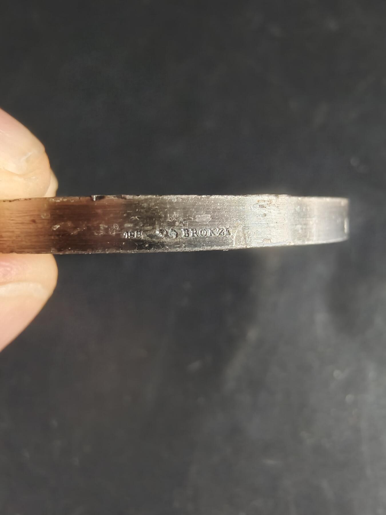 老王徽章第159期  法国巴黎市镀银大铜章      直径49mm.    重量69.4g