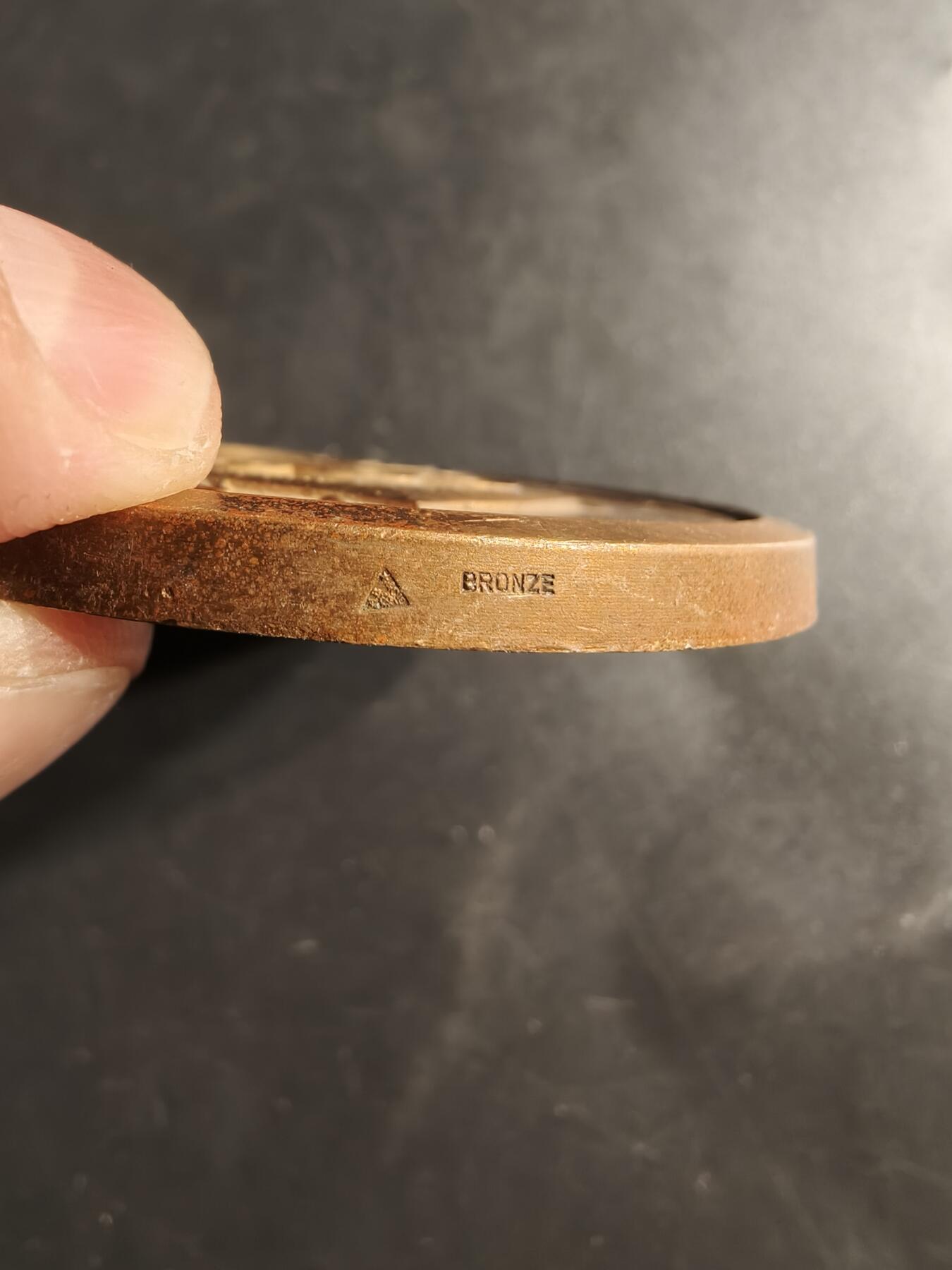 老王徽章第159期 法国海军陆战队第21步兵团大铜章    直径58mm.   重量100g