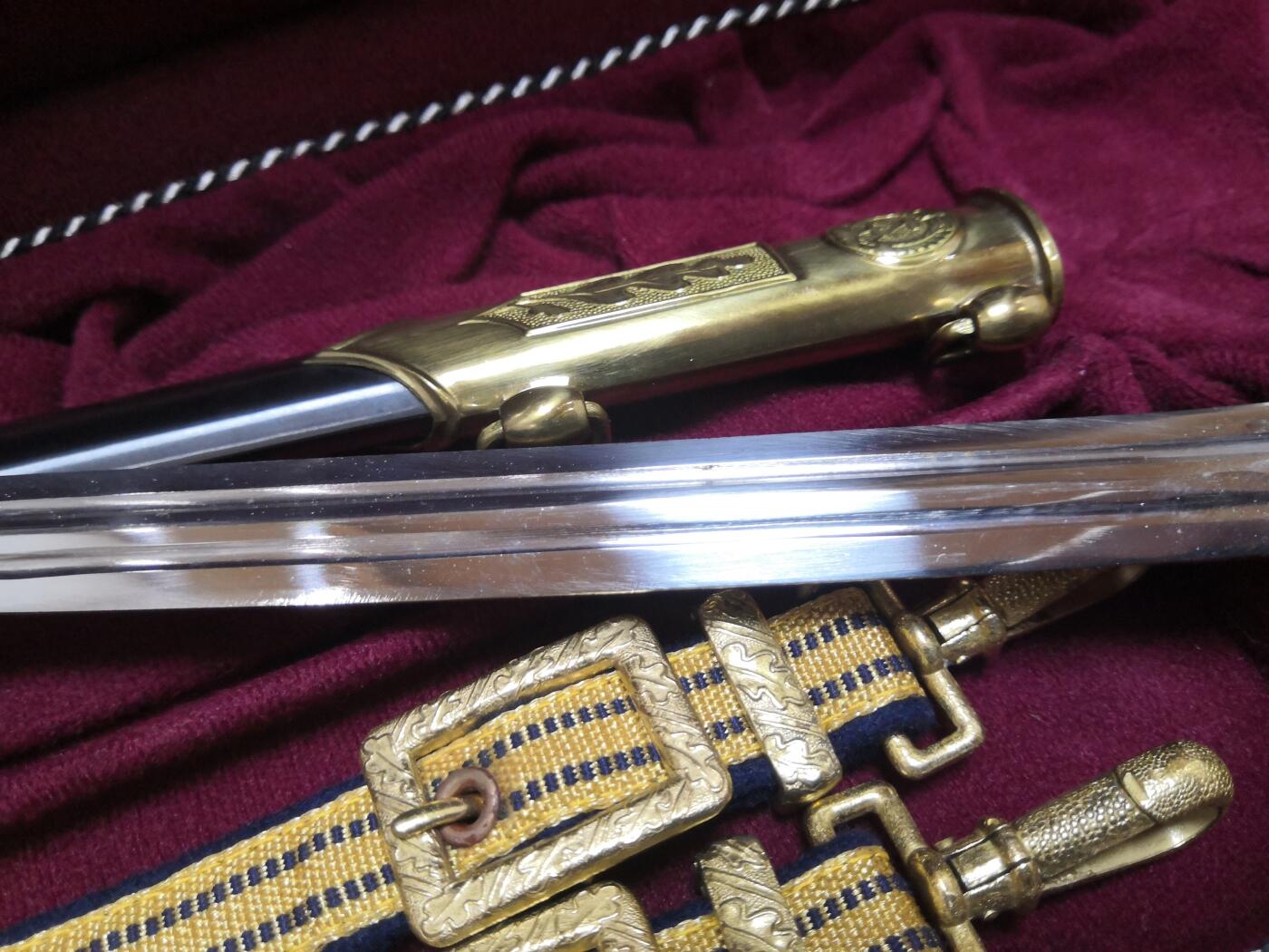 红色经典收藏拍卖专场第28期 保真东德司令佩剑  全套 未开刃 不含衣服