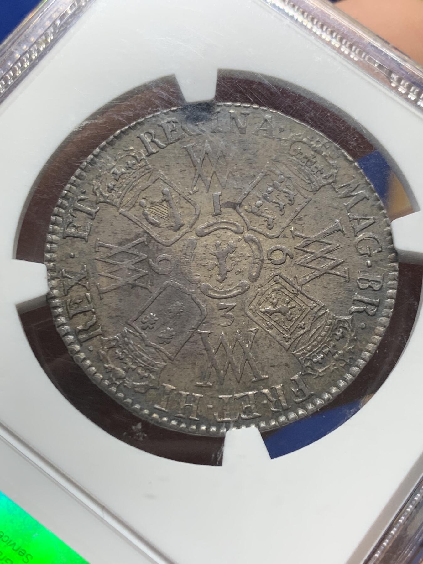 《竞宝斋》第433场 周日，周一 2场连拍 （全场包邮） NGC MS60 英国1693年威廉与玛丽半克朗银币 原味酱彩好状态 英系大神Cope旧藏,传承有序 ,观感超越分数的状态,稀有品种 玩英系不可或缺的一枚 去年九月ha同年版au50分价格1920美金