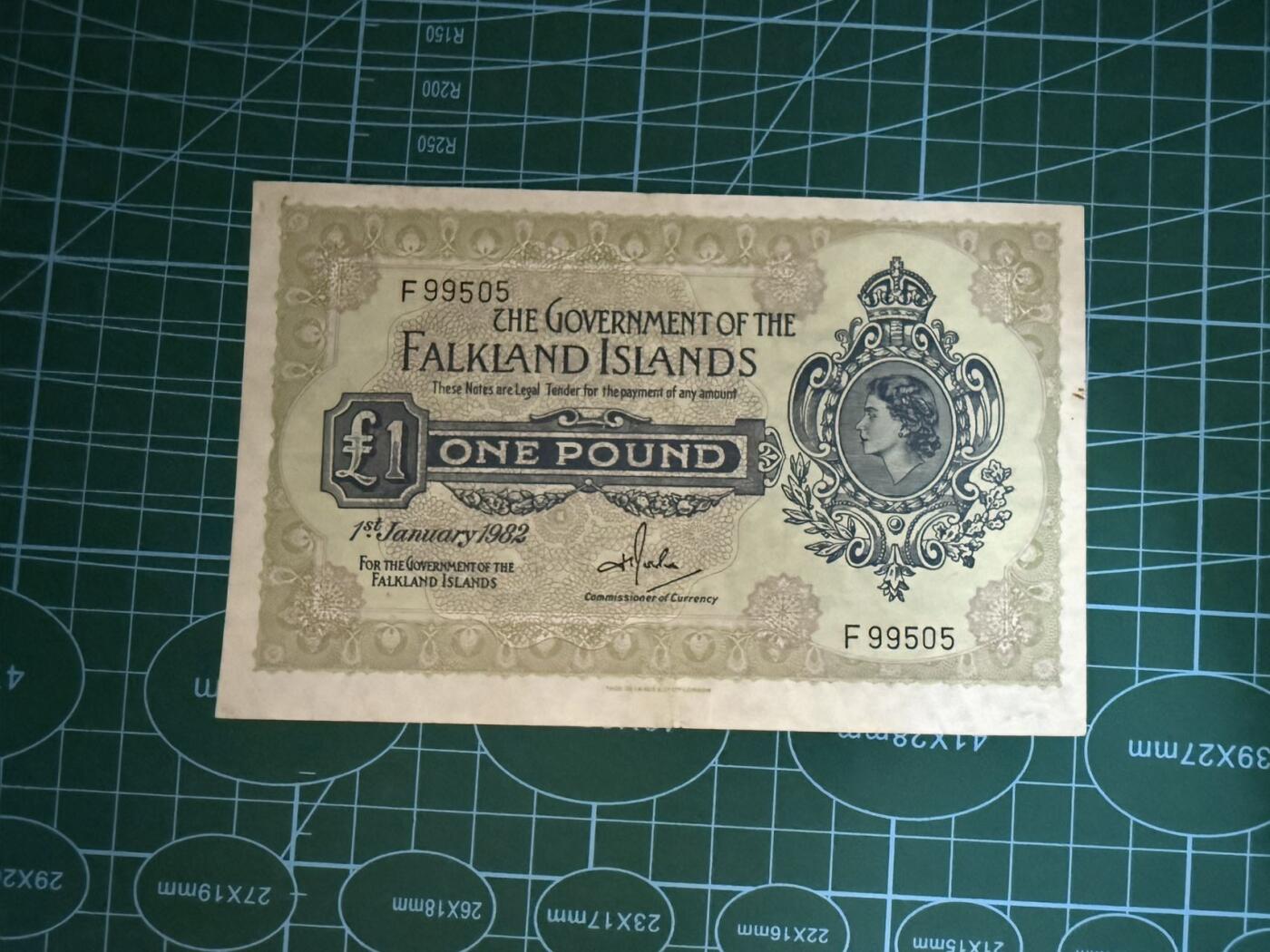 【炜奕收藏】，第四十九期，多套加拿大纸币、港澳靓号 1982年福克兰群岛1镑，AU品相，号码无347