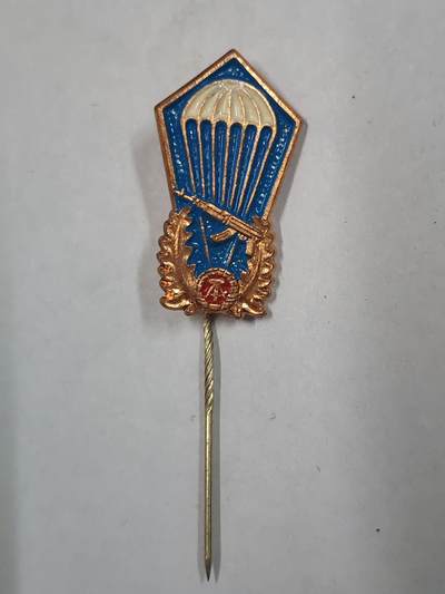韵星假日拍卖第二十九期 -- Rimey Holidays Auction 29 - 民主德国伞降兵技能证章mini插针