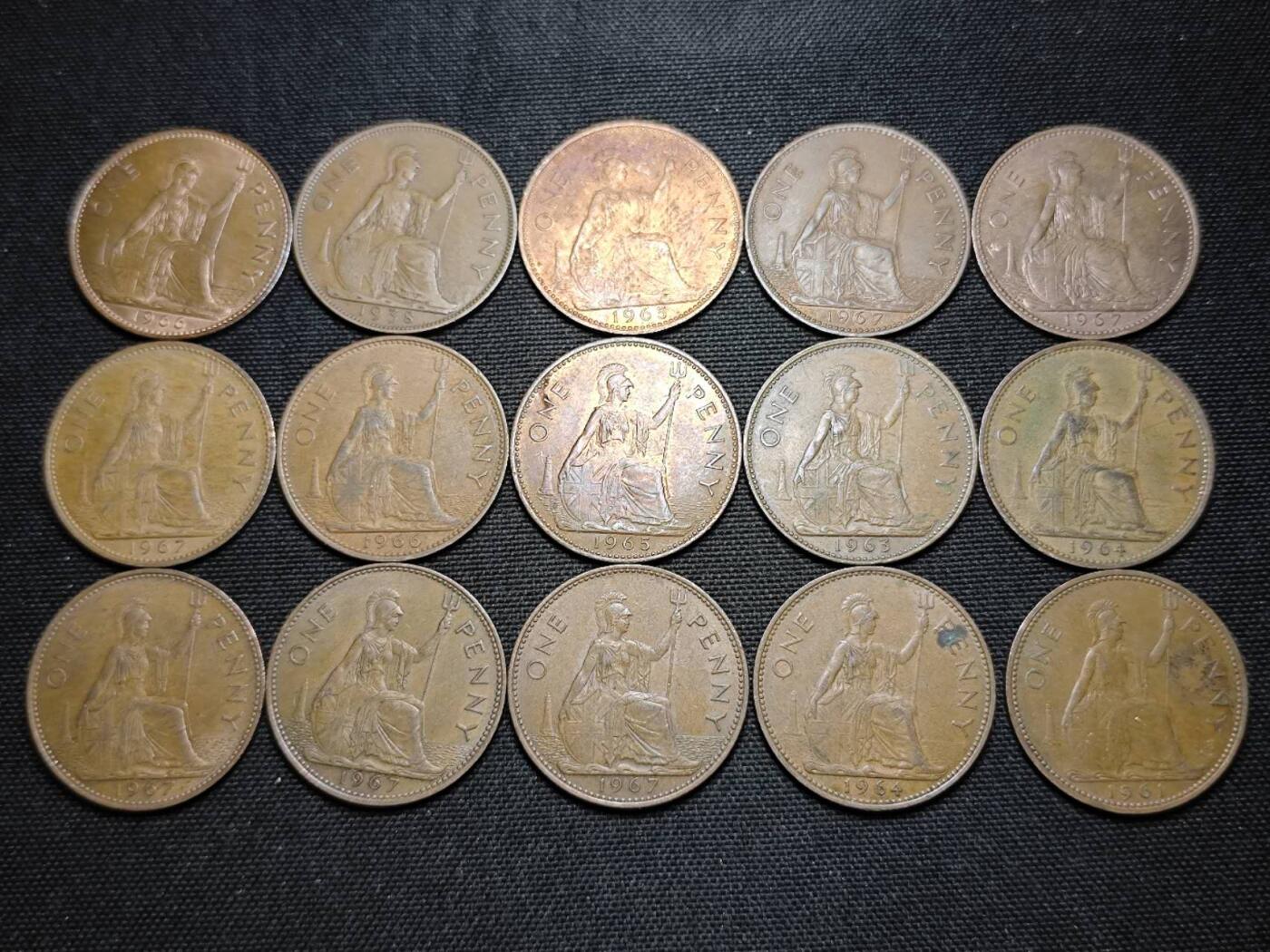 KK钱币收藏小铺  第359场  2月预留时间 周末发货  英国一便士铜币一组15枚