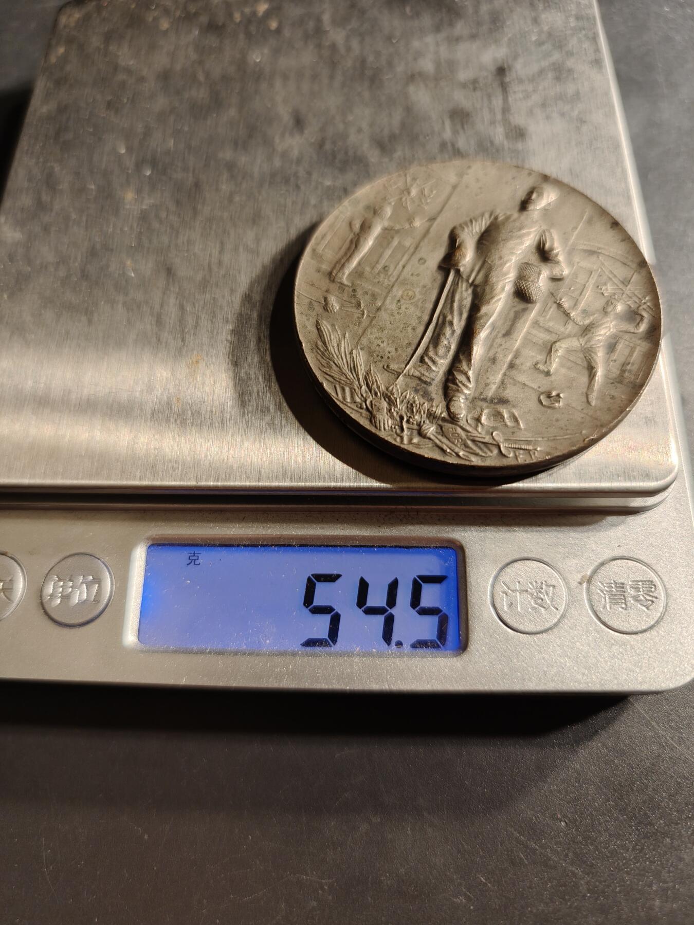 老王徽章第159期 法国击剑运动大铜章     直径50mm.    重量50.5g 