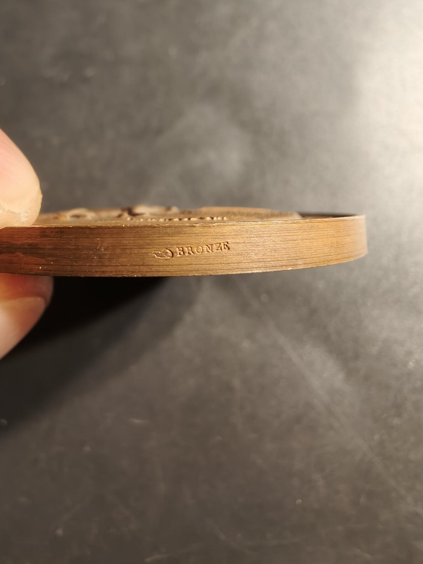 老王徽章第159期 法国农业部第一届高山乡村生活展览大铜章     直径50mm.    重量56.4g