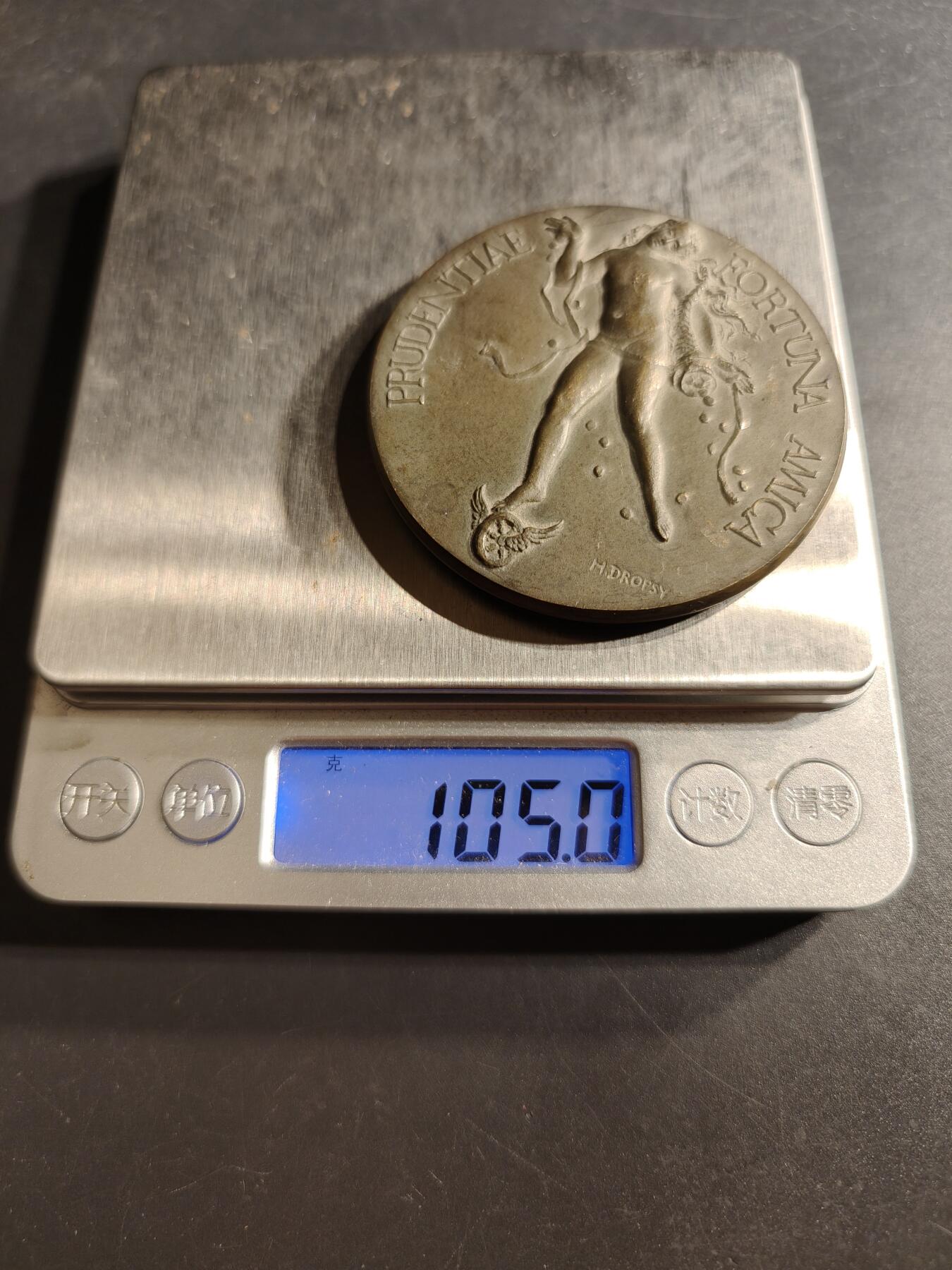 老王徽章第159期 法国工商信贷银行成立百年大铜章    大师Dropsy作品    正面为象征财富的福图娜    直径58mm.   重量105g