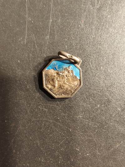 老王徽章第159期 - 法国天主教会纪念章     银质珐琅    0.6g
