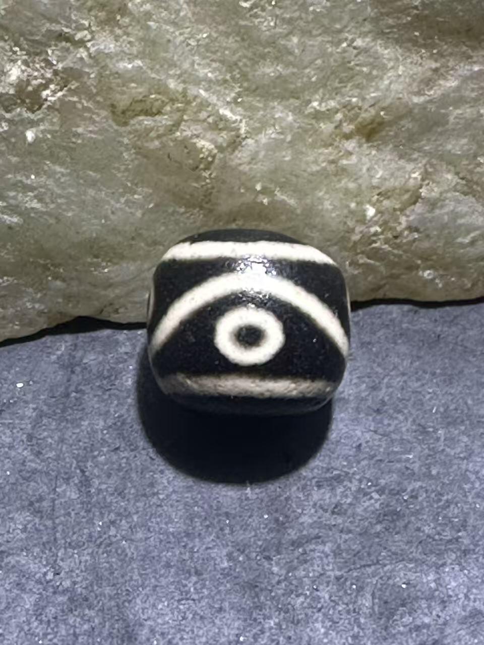 仅此一颗，精品藏传四眼随形天珠一颗，，