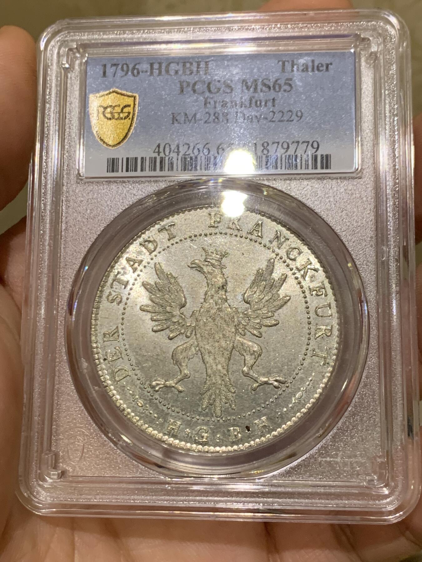 《竞宝斋》第433场 周日，周一 2场连拍 （全场包邮） 冠军分 PCGS MS65 德国 1796 法兰克福 烤鸡泰勒大银币 十字转光 顶级状态 深打凝霜 可遇不可求的状态