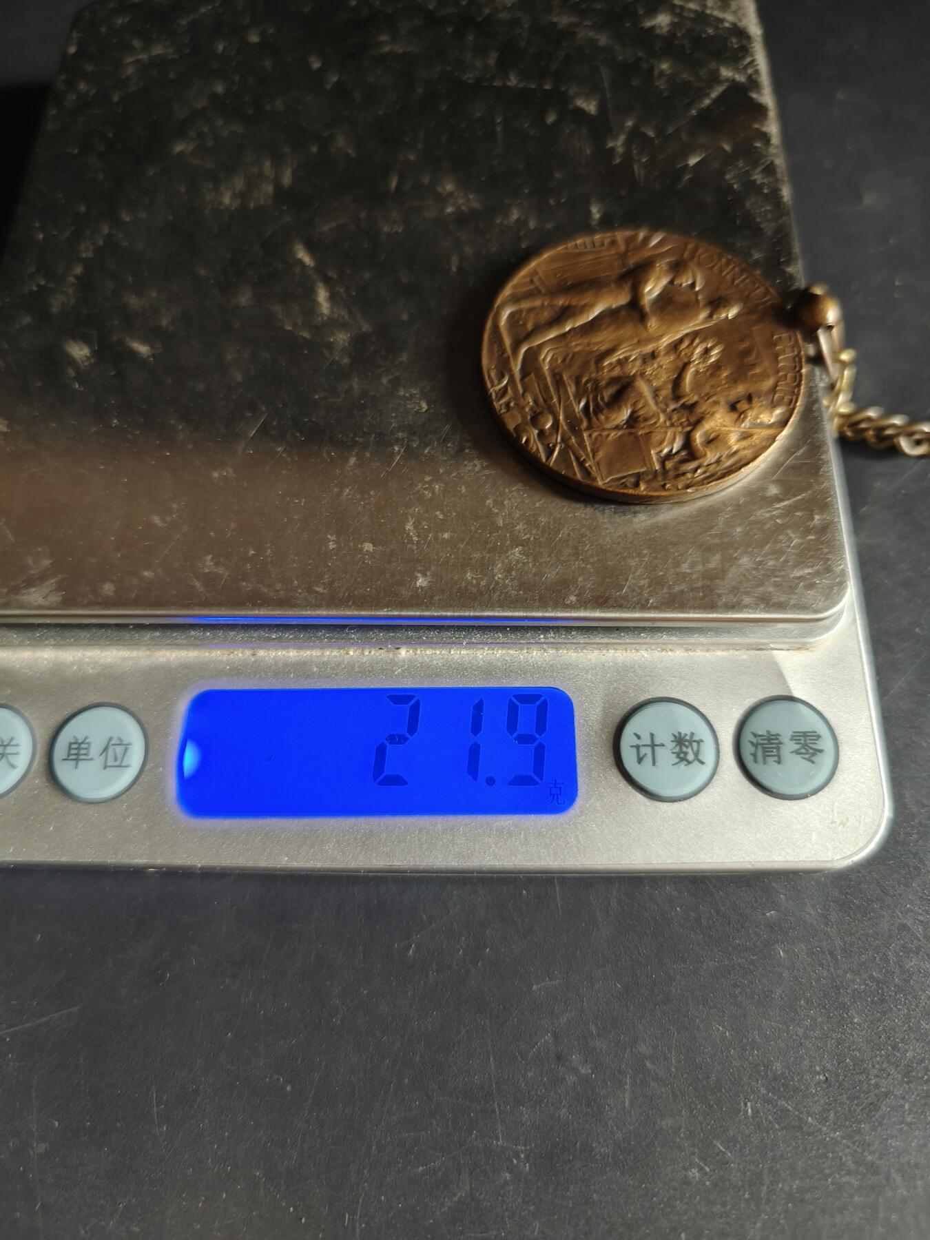 老王徽章第159期  法国射击协会铜奖章     直径36mm.    重量21.9g