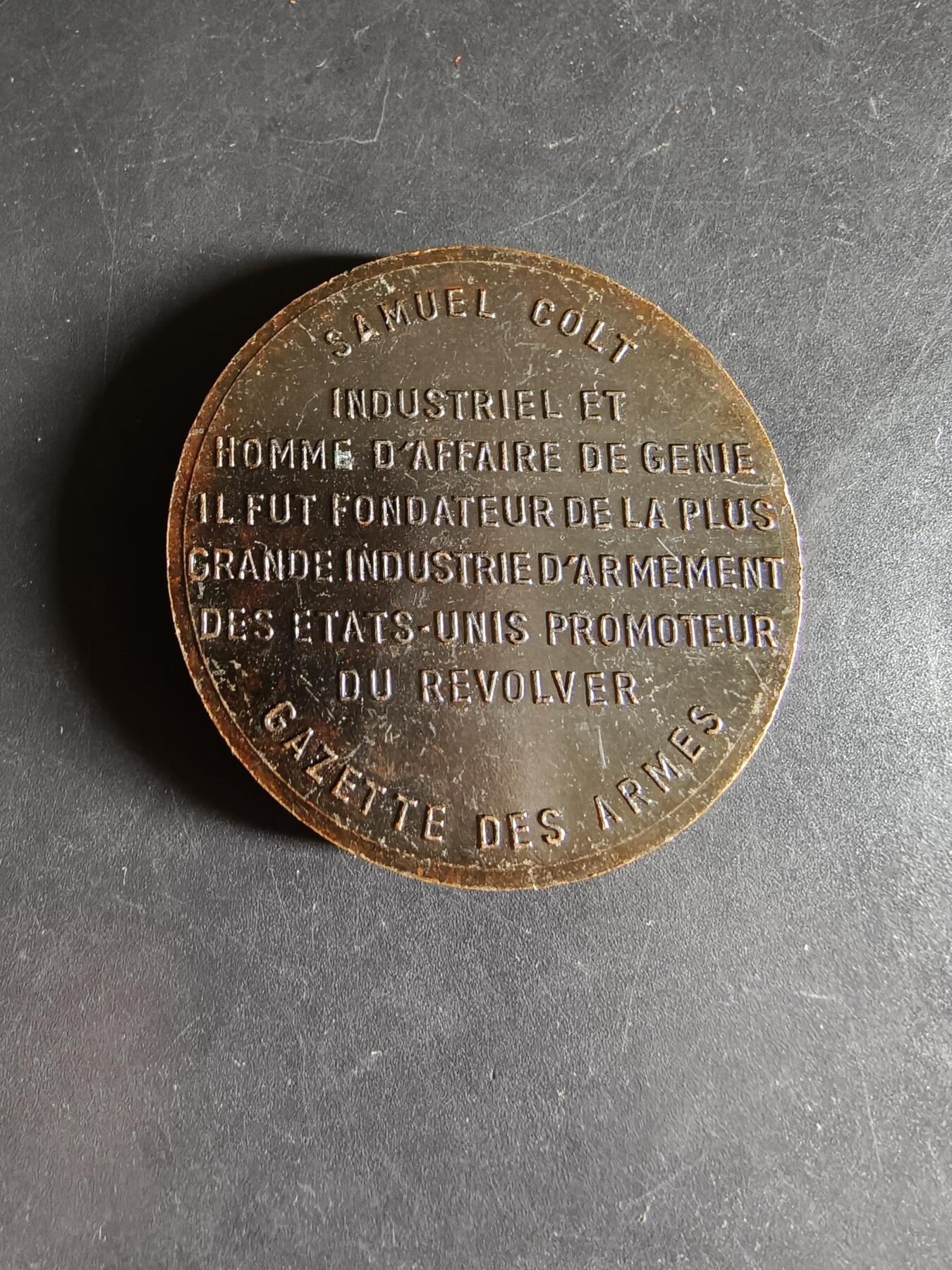 老王徽章第159期  美国发明家塞缪尔·柯尔特大铜章     直径46mm.    重量57.5g     柯尔特公司的创始人